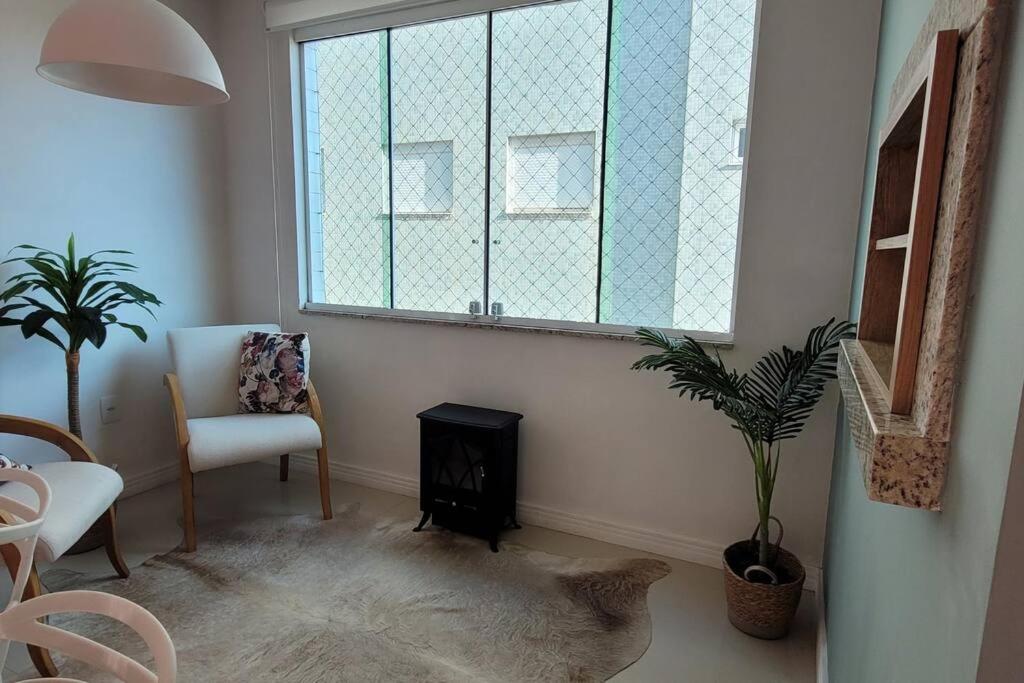 Apartamento uma quadra do mar, melhor localização