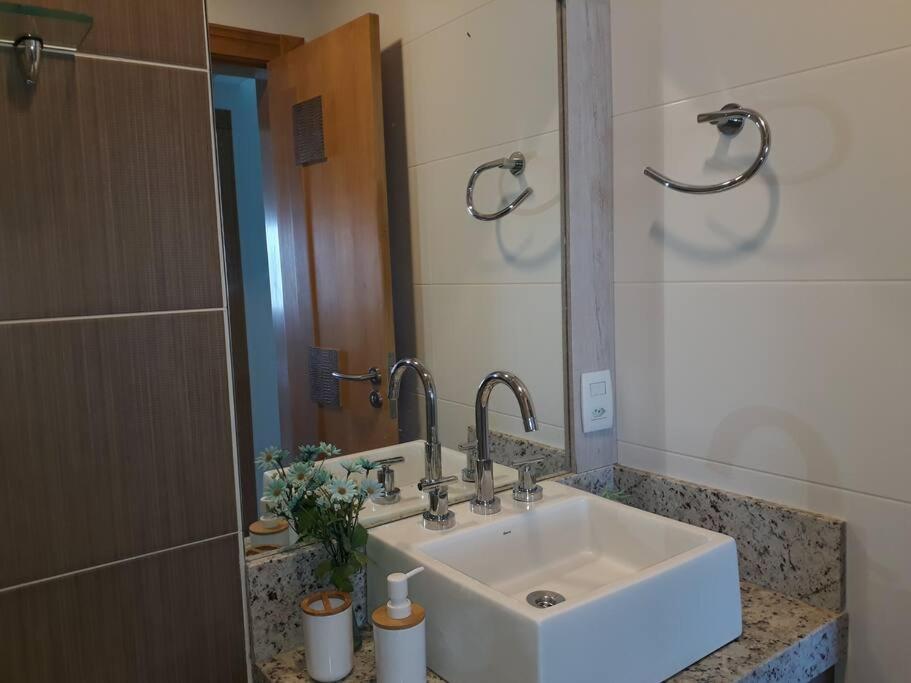 Apartamento uma quadra do mar, melhor localização