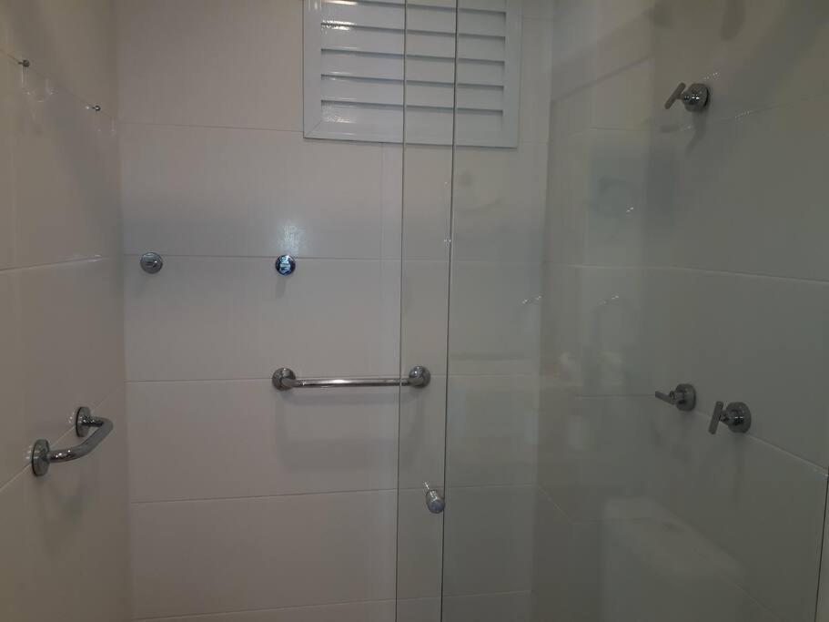 Apartamento uma quadra do mar, melhor localização