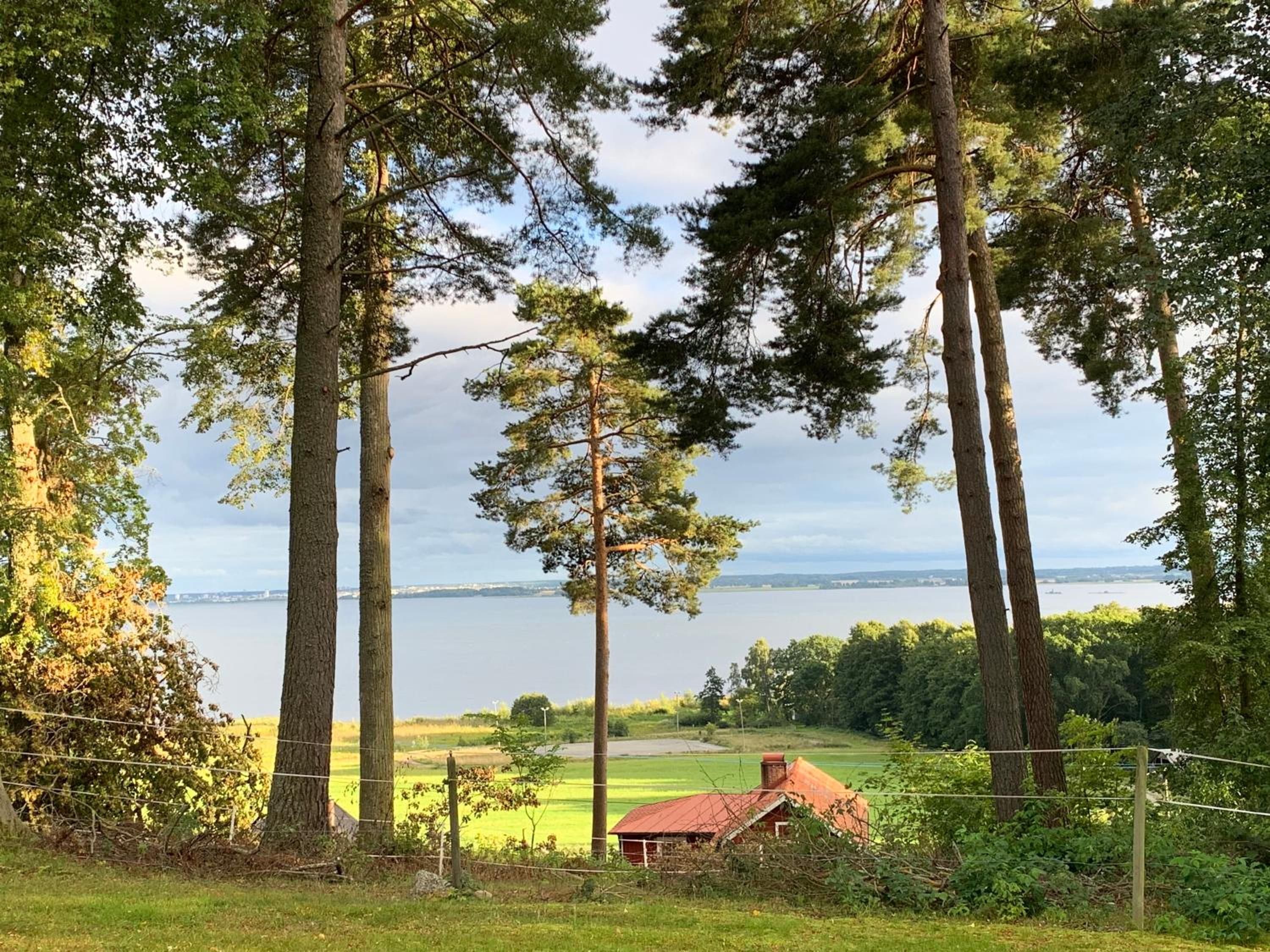 Manor wing with scenic lake view view 3