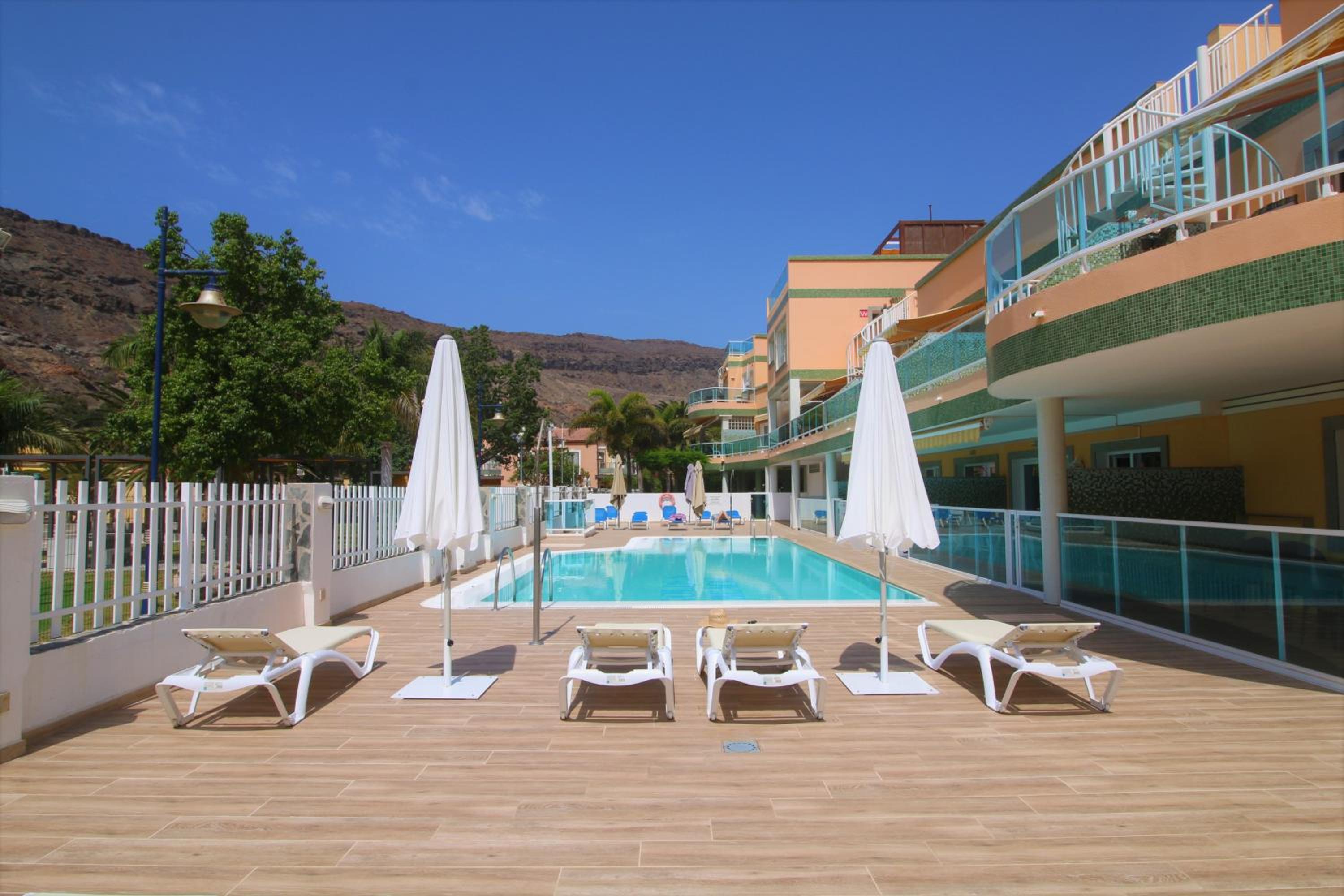 GOLDEN BEACH MOGAN