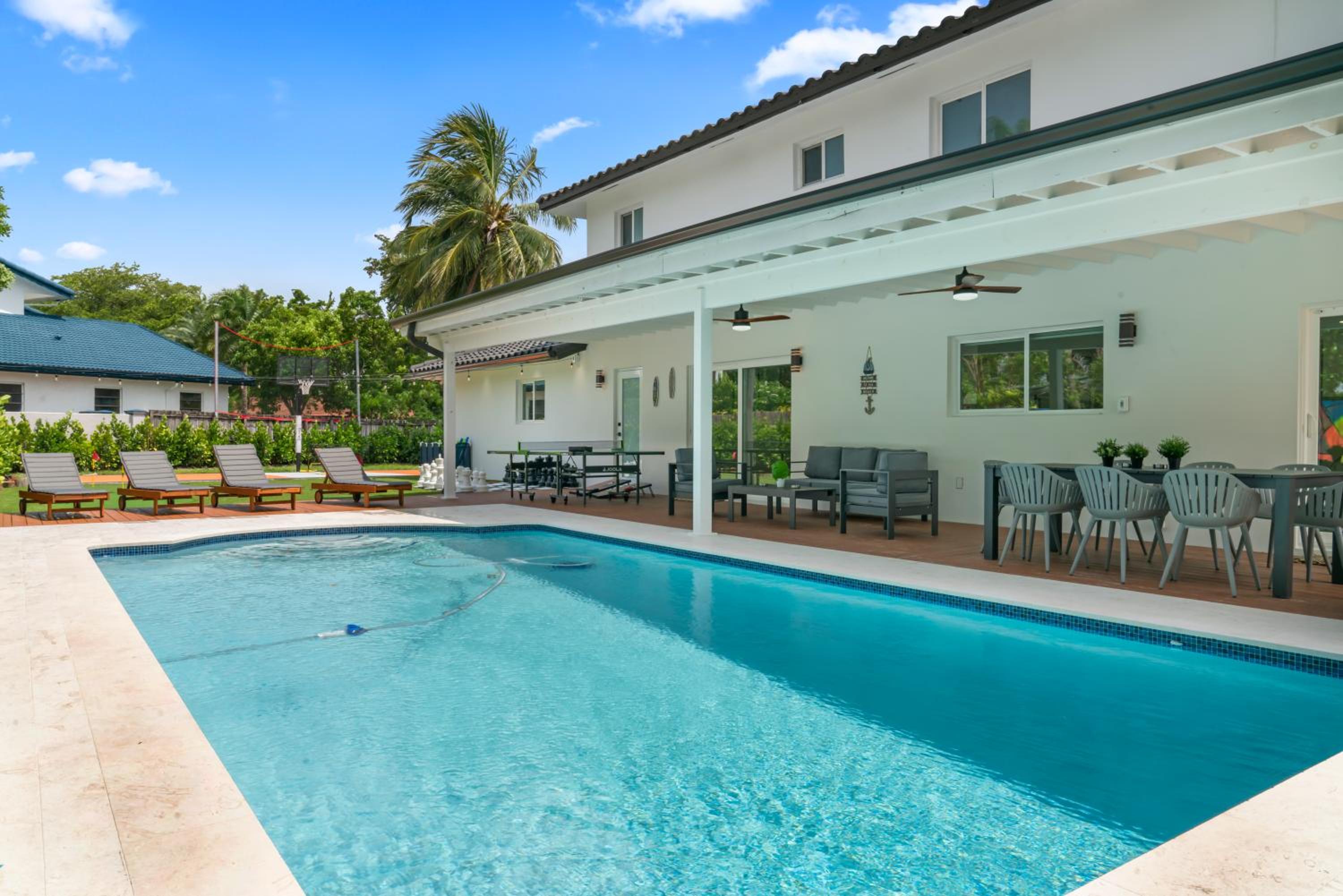 Ultimate Vacation Retreat heated pool & Mini Golf L63 view 4