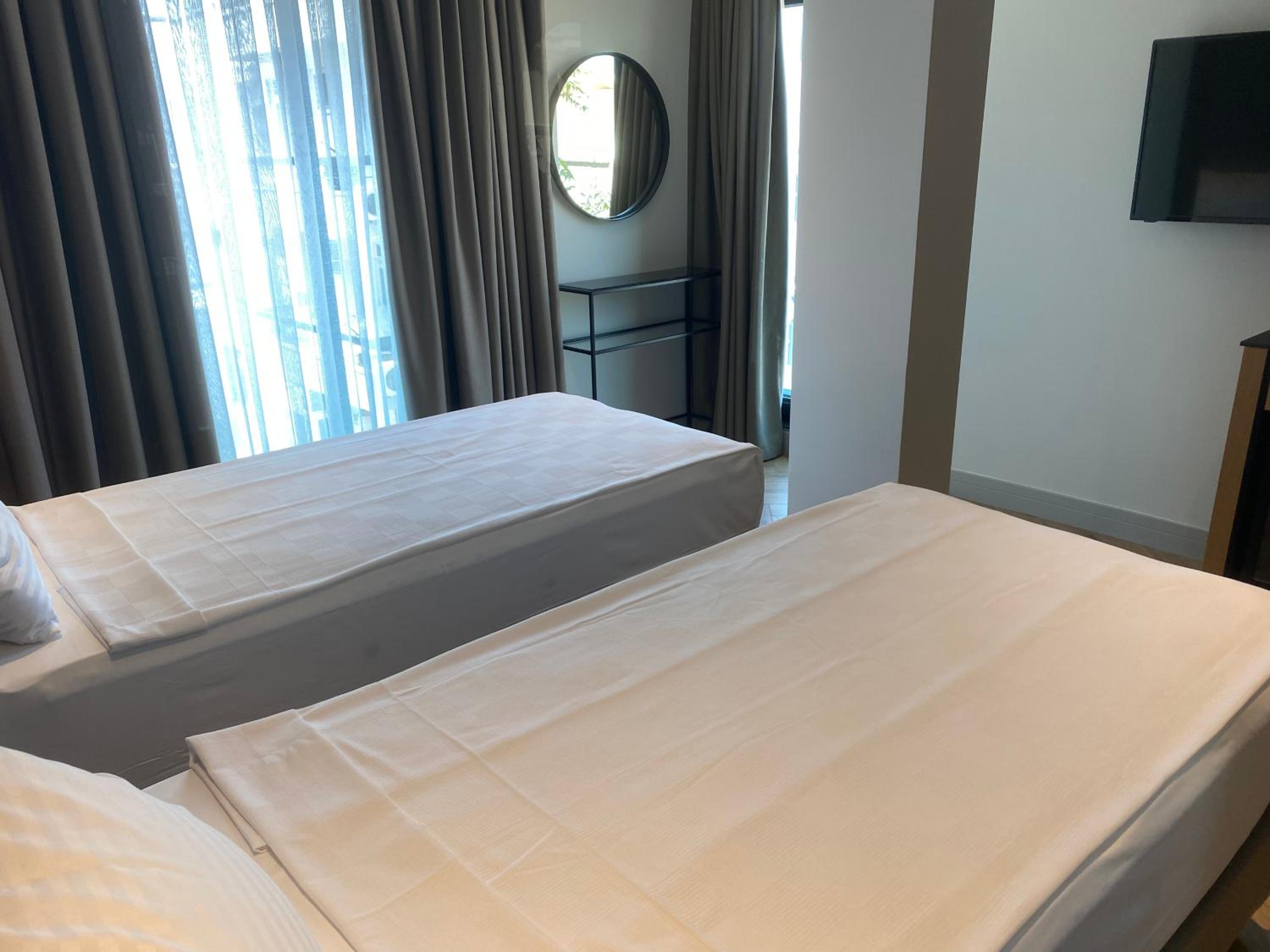 İn The Middle Otel - Image 108