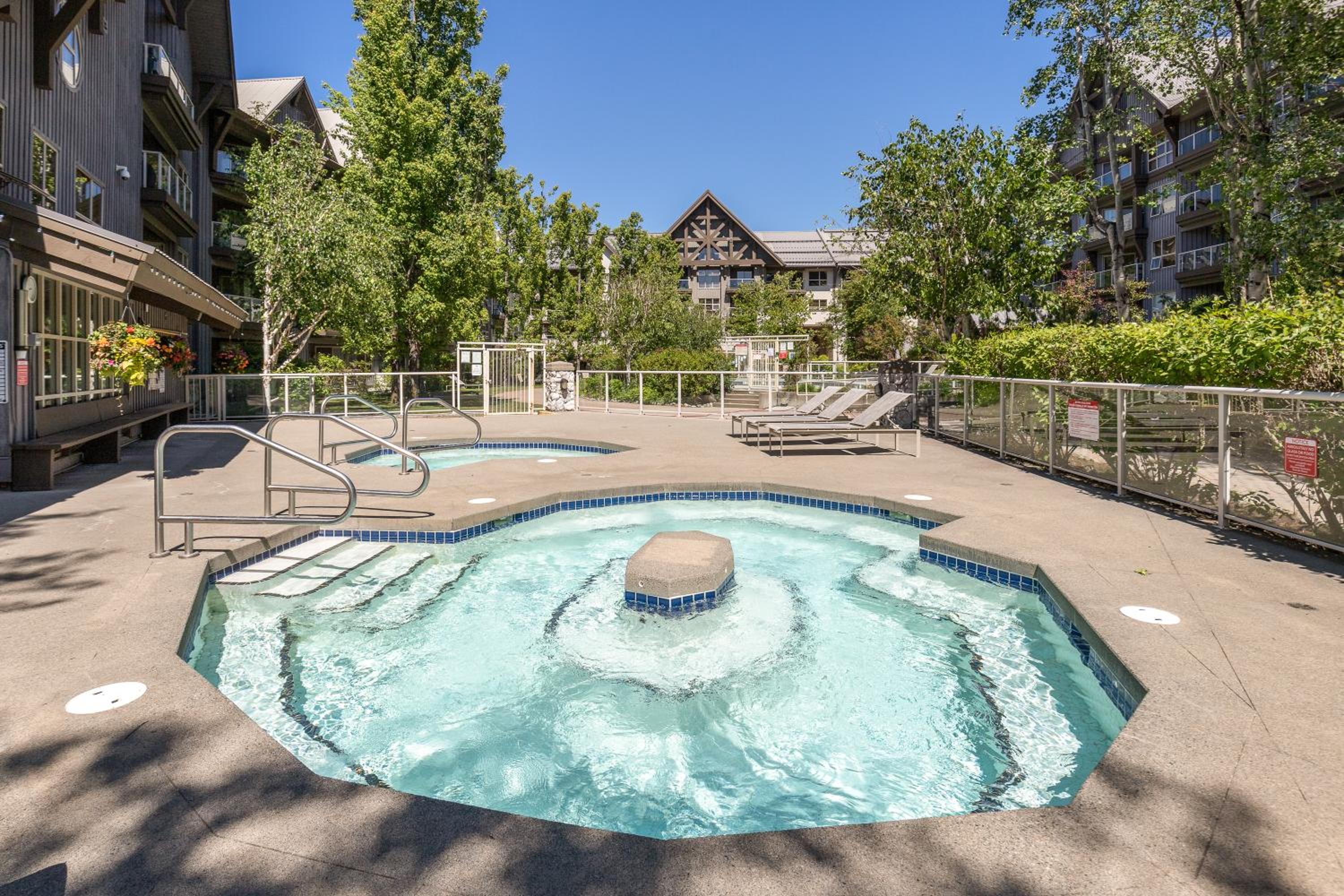1BR in The Aspens, King Bed, True Ski In, Ski Out, Hot Tubs and Pool, Ski Valet, Private Balcony
