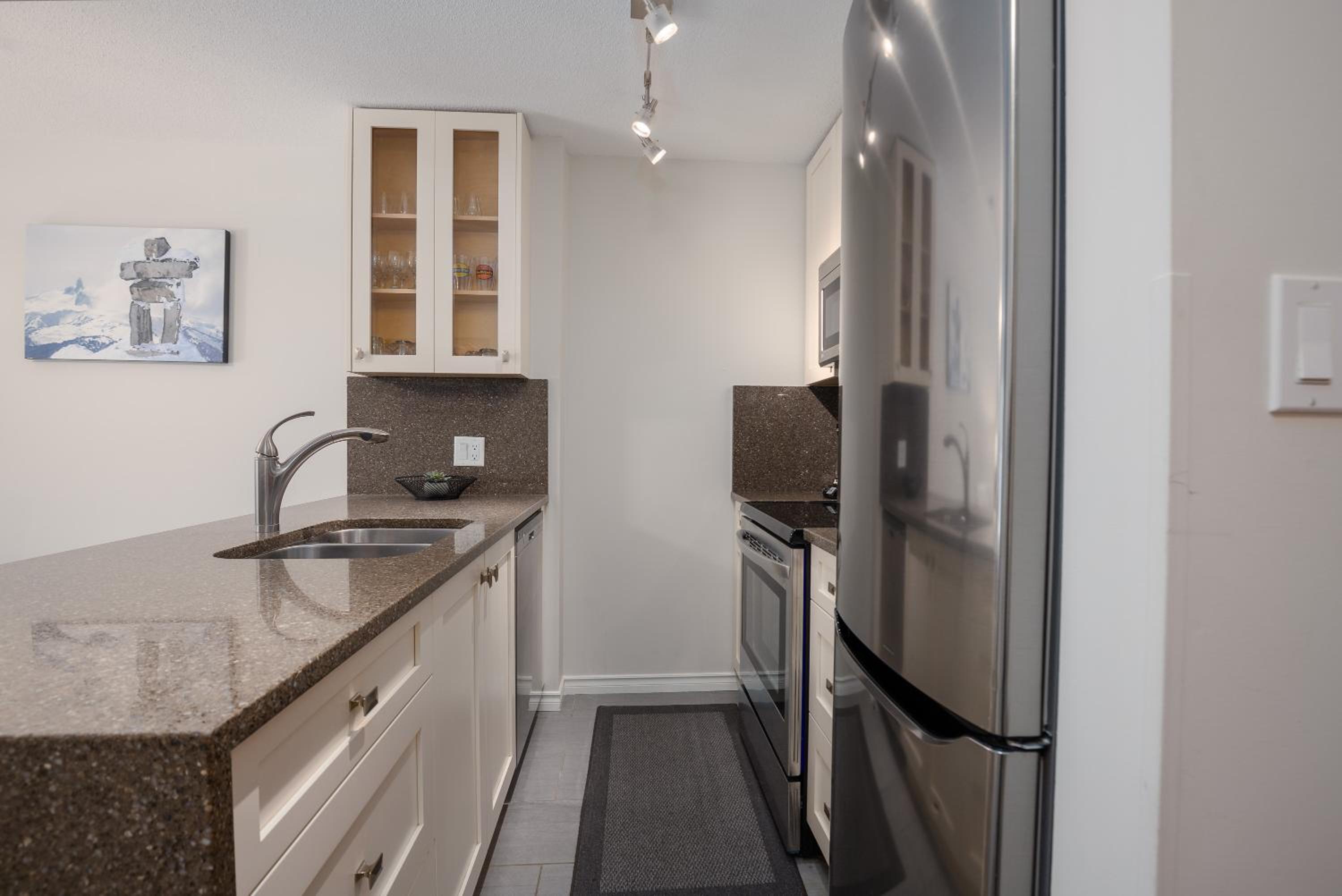 1BR in The Aspens, King Bed, True Ski In, Ski Out, Hot Tubs and Pool, Ski Valet, Private Balcony