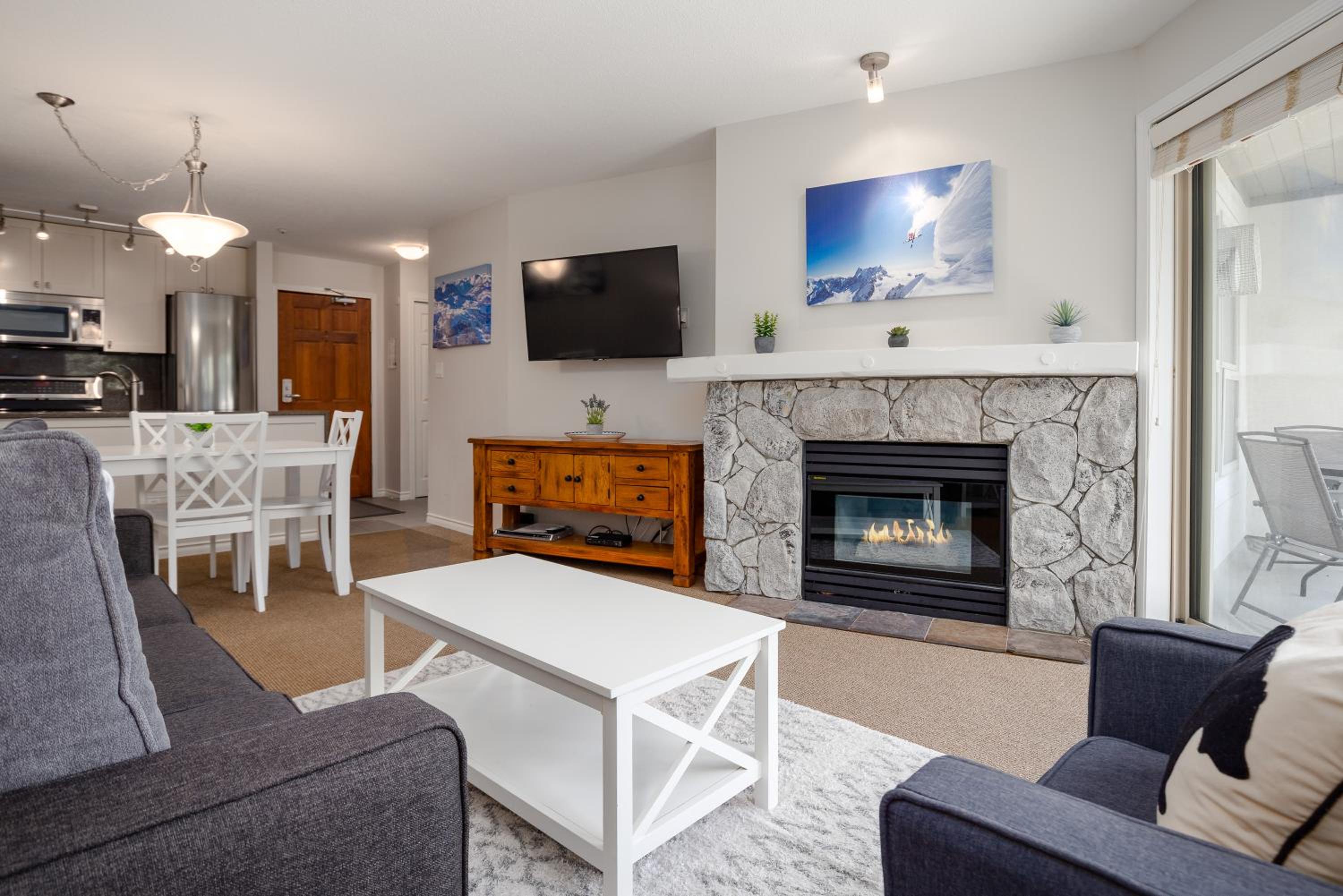 1BR in The Aspens, King Bed, True Ski In, Ski Out, Hot Tubs and Pool, Ski Valet, Private Balcony