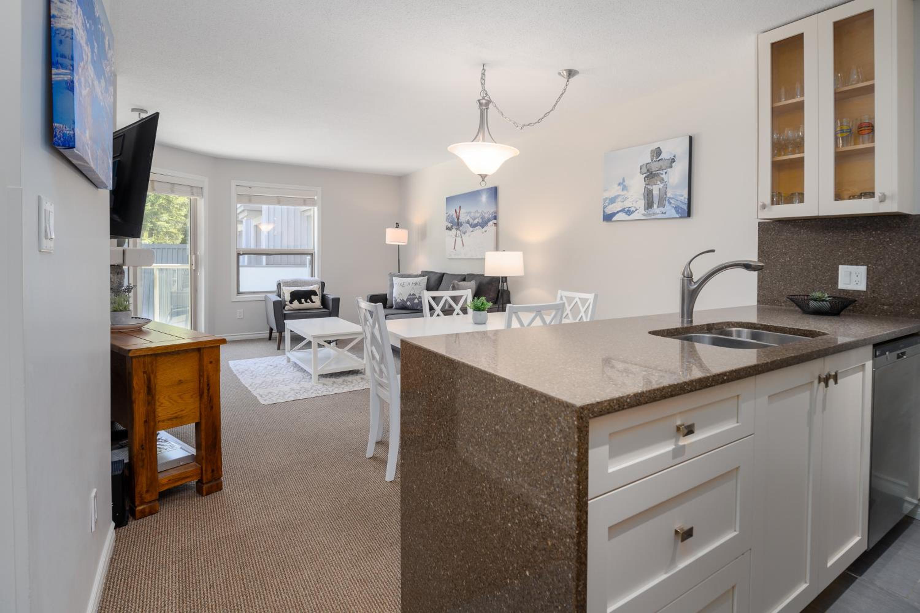 1BR in The Aspens, King Bed, True Ski In, Ski Out, Hot Tubs and Pool, Ski Valet, Private Balcony