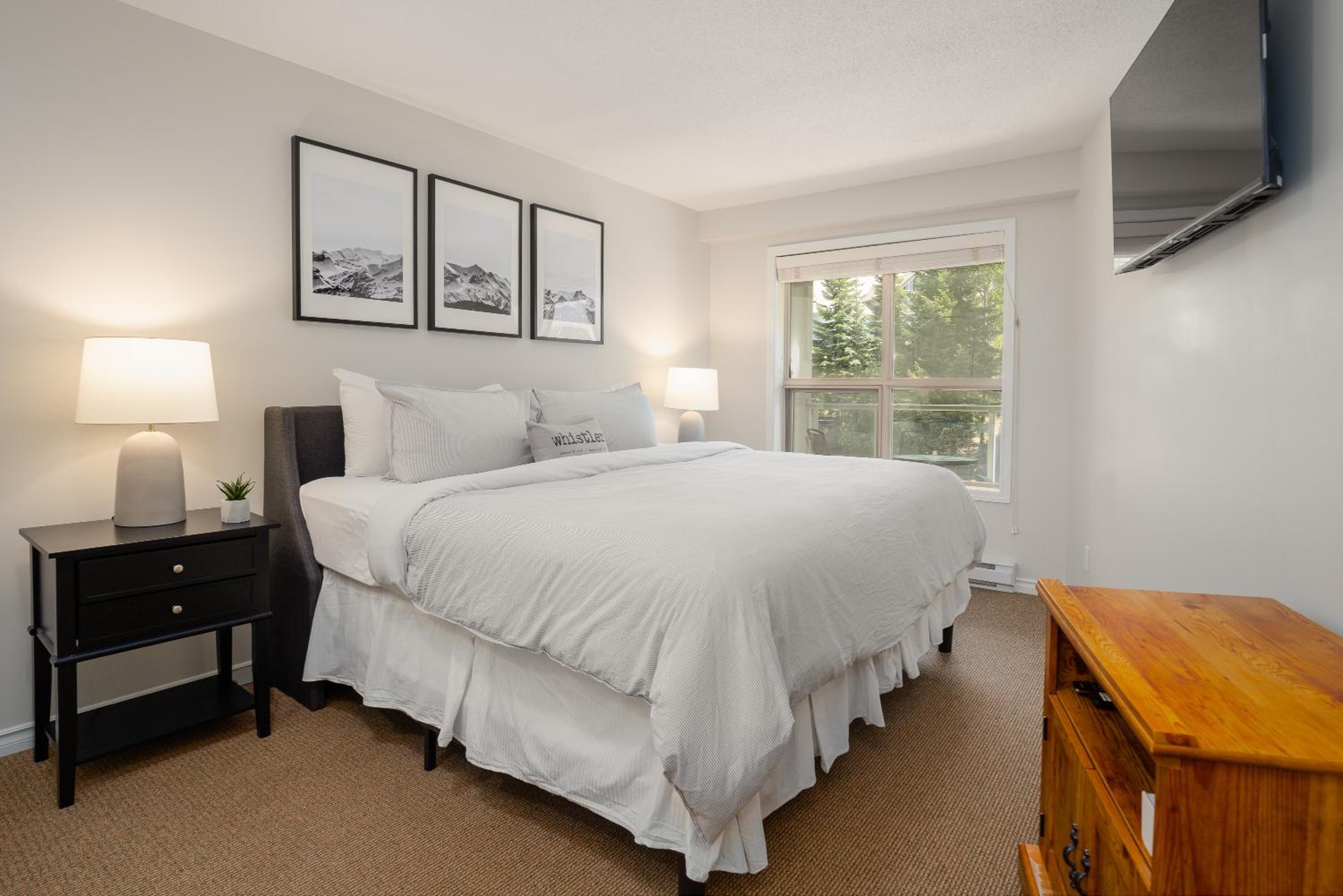 1BR in The Aspens, King Bed, True Ski In, Ski Out, Hot Tubs and Pool, Ski Valet, Private Balcony