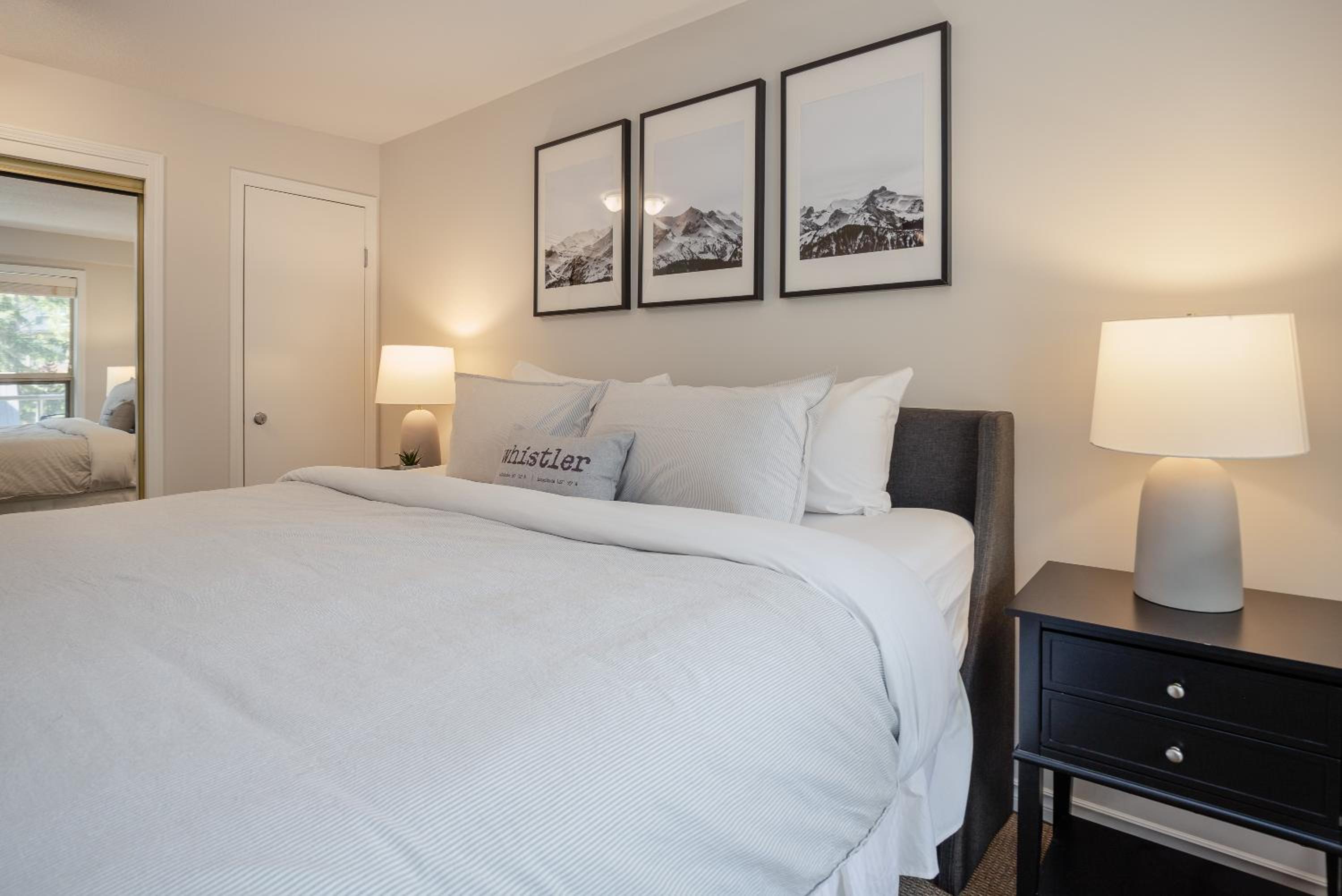1BR in The Aspens, King Bed, True Ski In, Ski Out, Hot Tubs and Pool, Ski Valet, Private Balcony