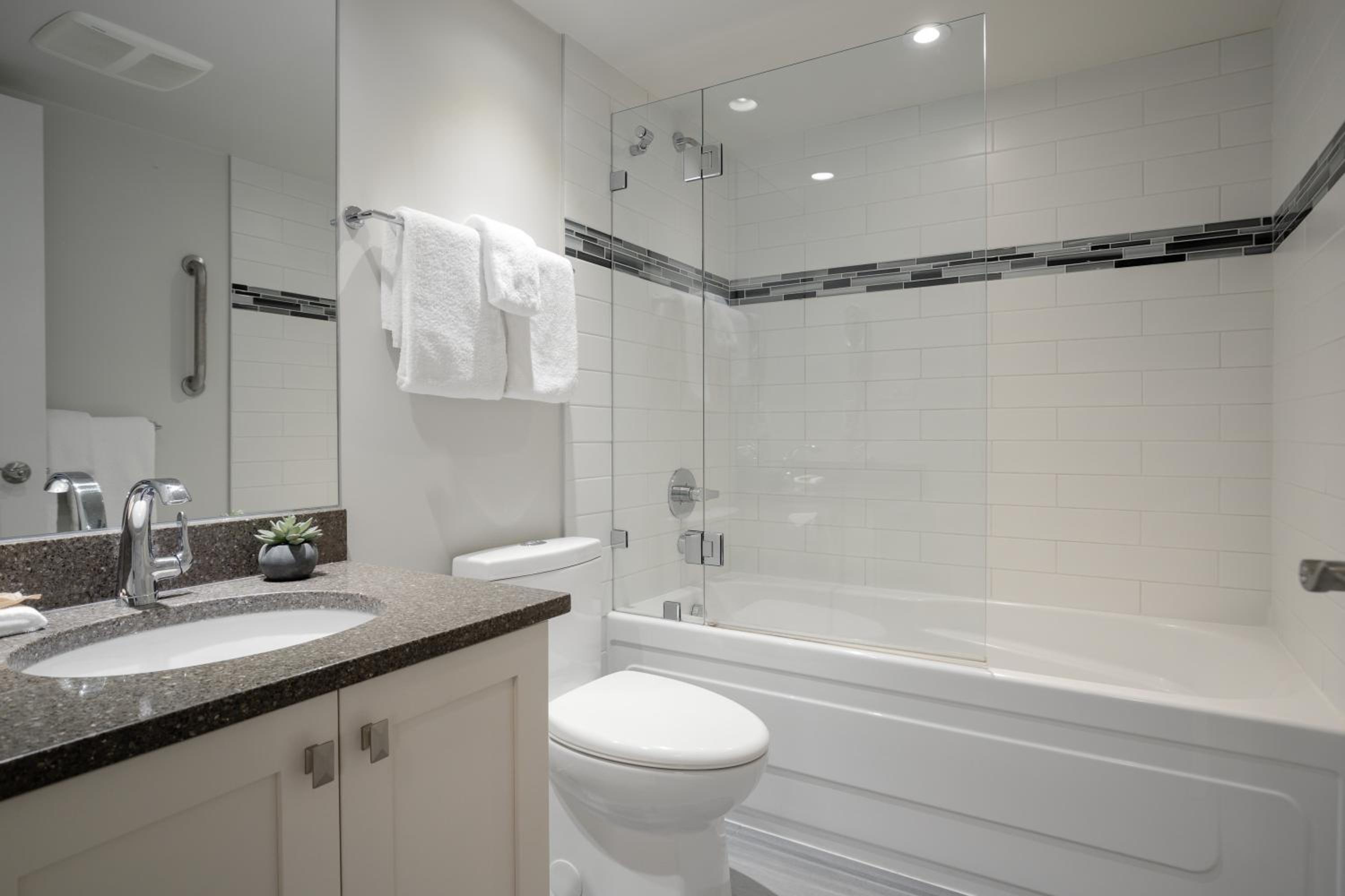 1BR in The Aspens, King Bed, True Ski In, Ski Out, Hot Tubs and Pool, Ski Valet, Private Balcony
