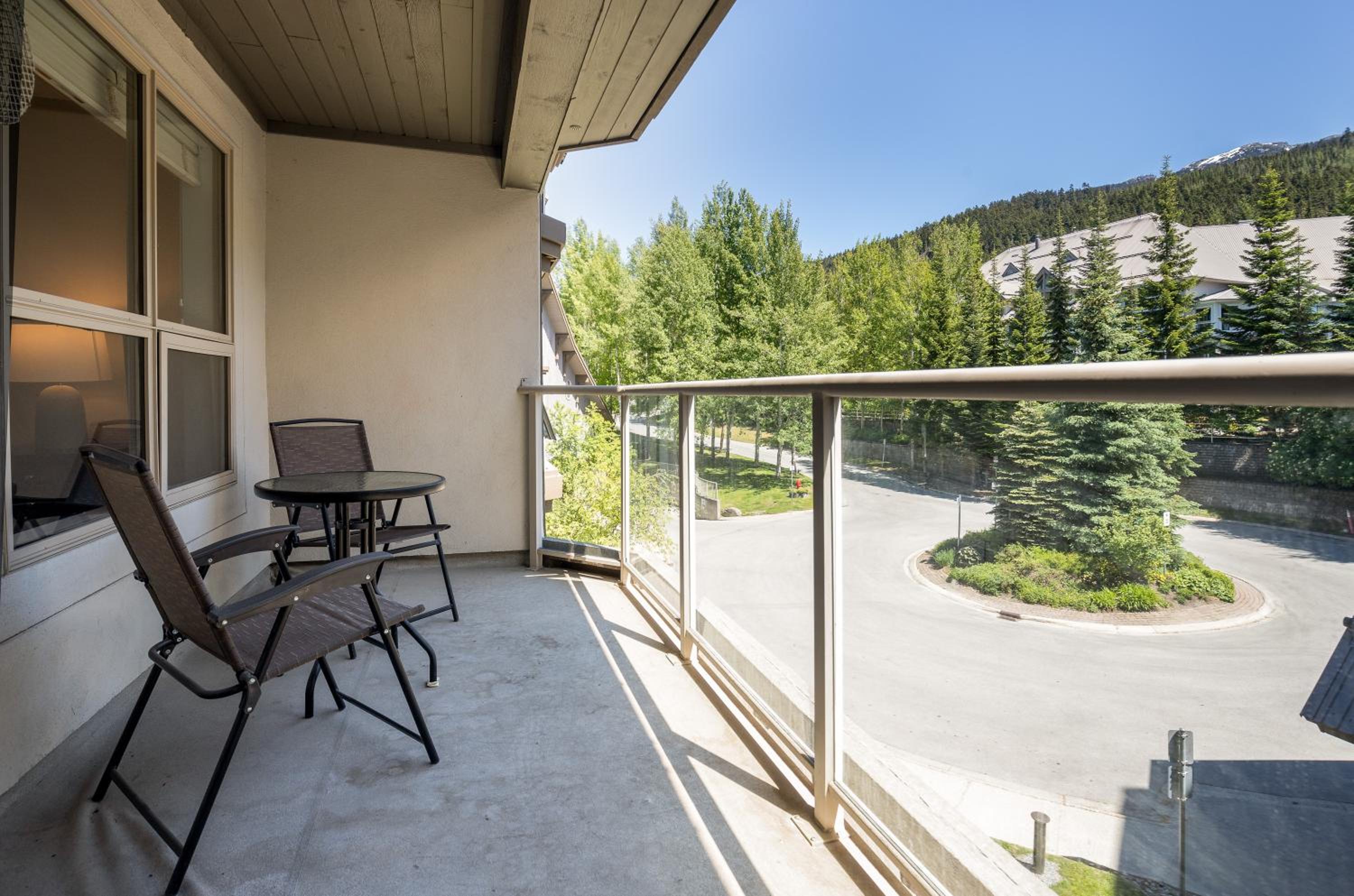 1BR in The Aspens, King Bed, True Ski In, Ski Out, Hot Tubs and Pool, Ski Valet, Private Balcony