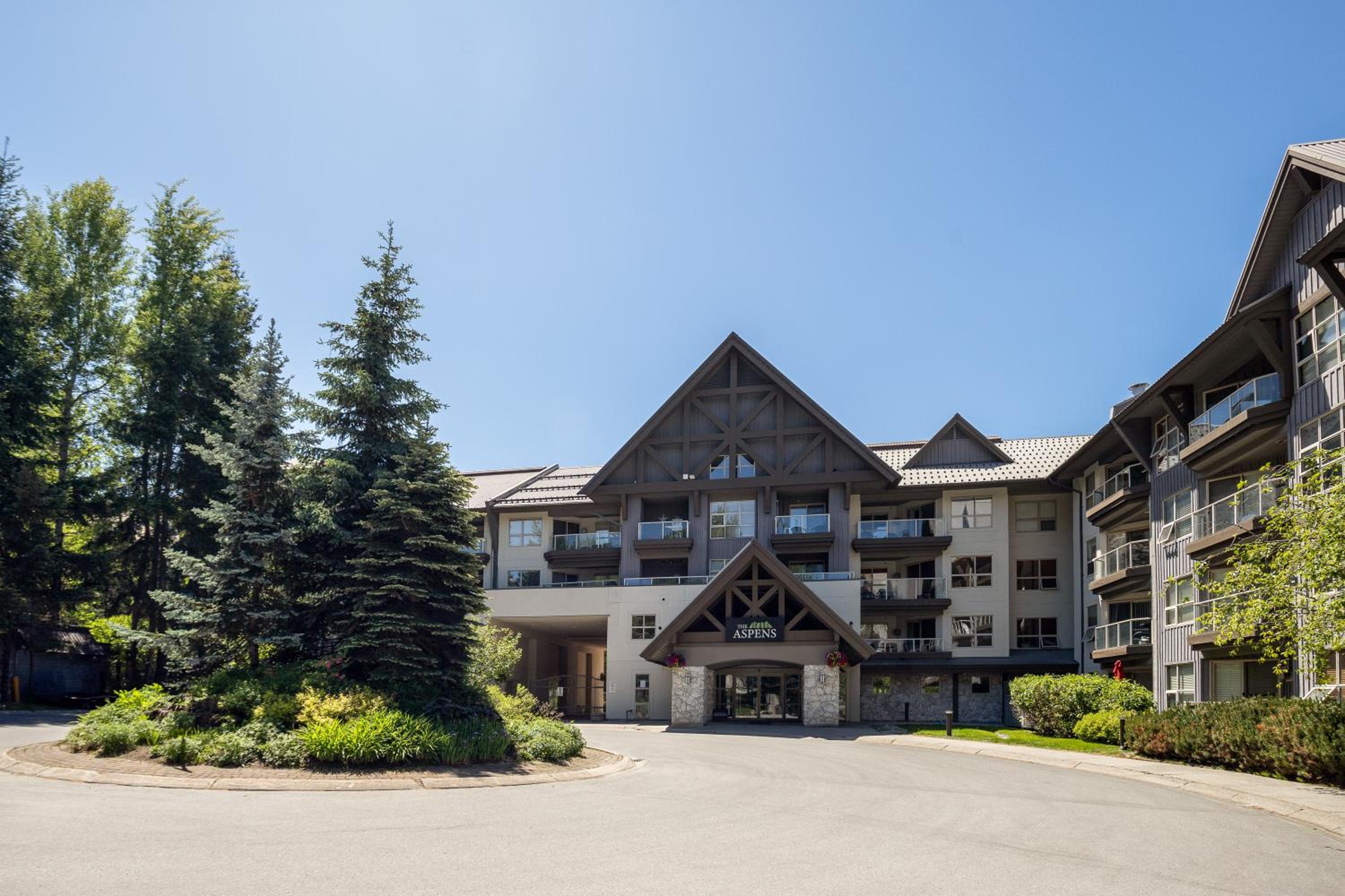 1BR in The Aspens, King Bed, True Ski In, Ski Out, Hot Tubs and Pool, Ski Valet, Private Balcony