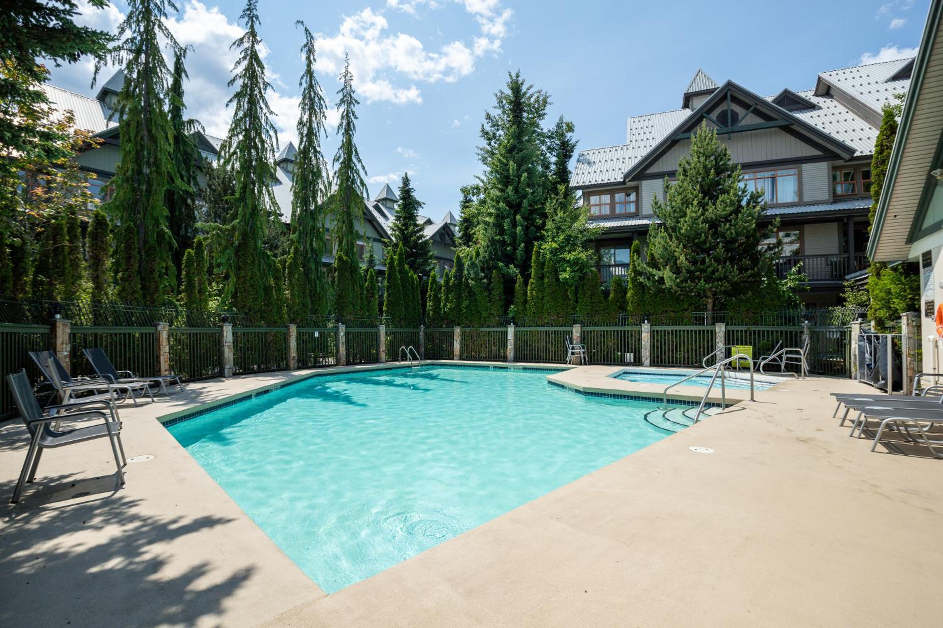 1BR in Northstar, Village Location, Gas Fireplace, Shared Hot Tub, Ski Storage