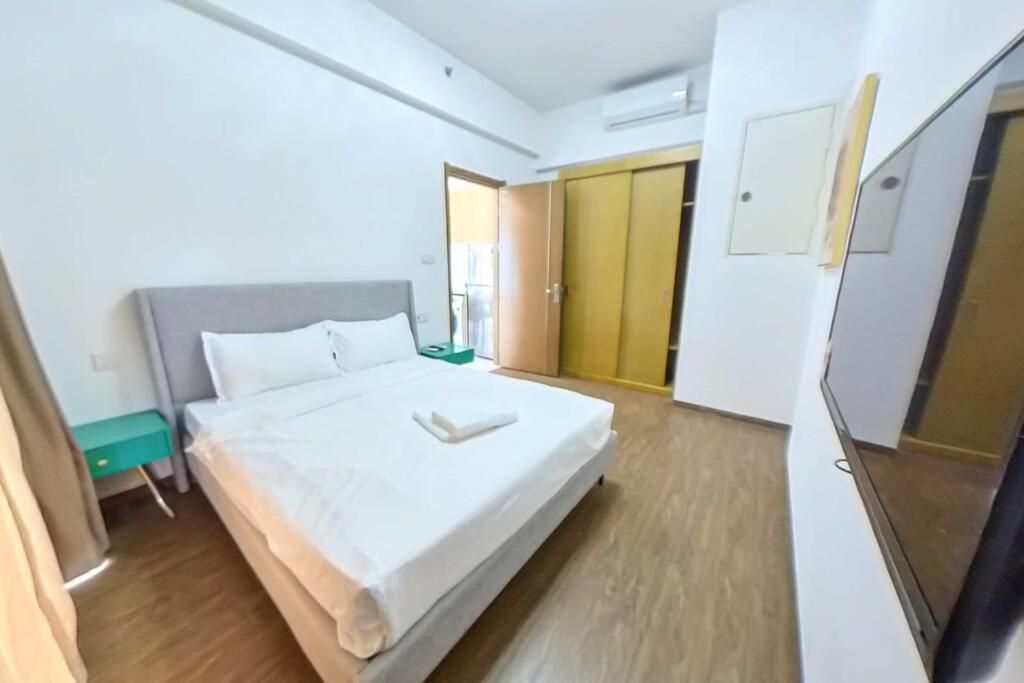 Breathtaking Sunrise View at Carnelian Tower 4206 photo 3
