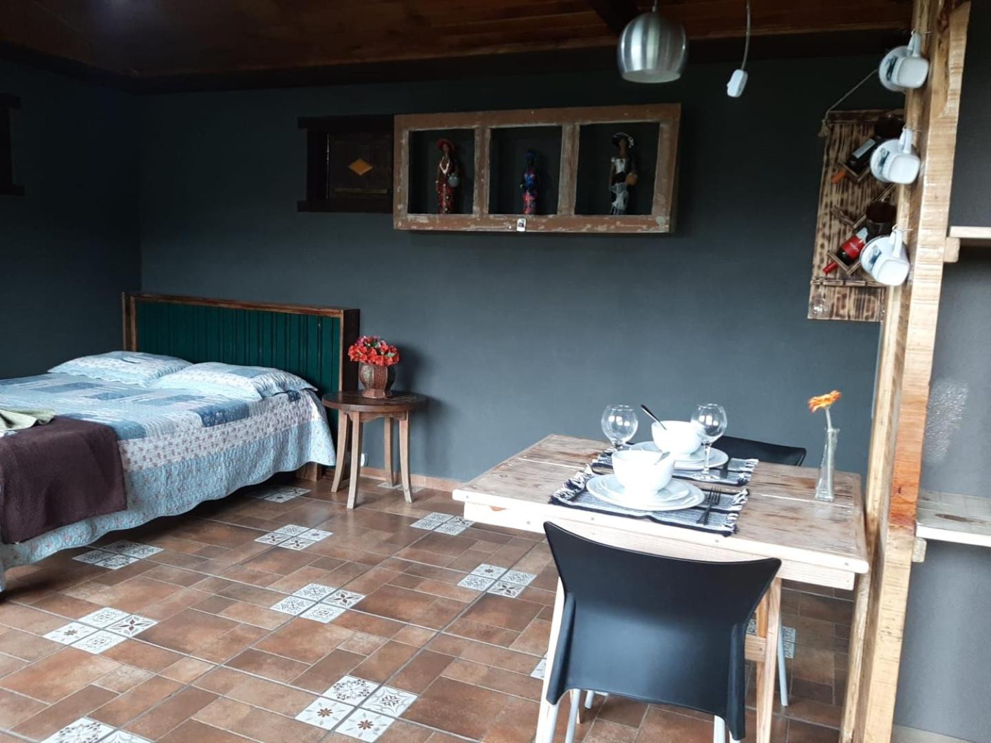 Chalé Pakere Montebello Lumiar - lareira, wi-fi, sauna, piscina - vista incrível - locação do chalé sem prestação de serviços