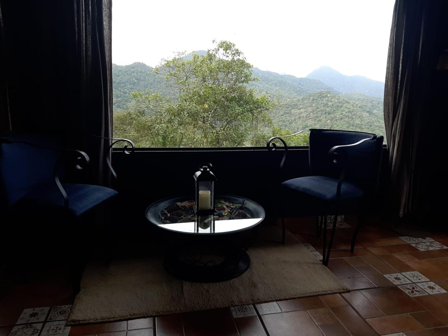 Chalé Pakere Montebello Lumiar - lareira, wi-fi, sauna, piscina - vista incrível - locação do chalé sem prestação de serviços