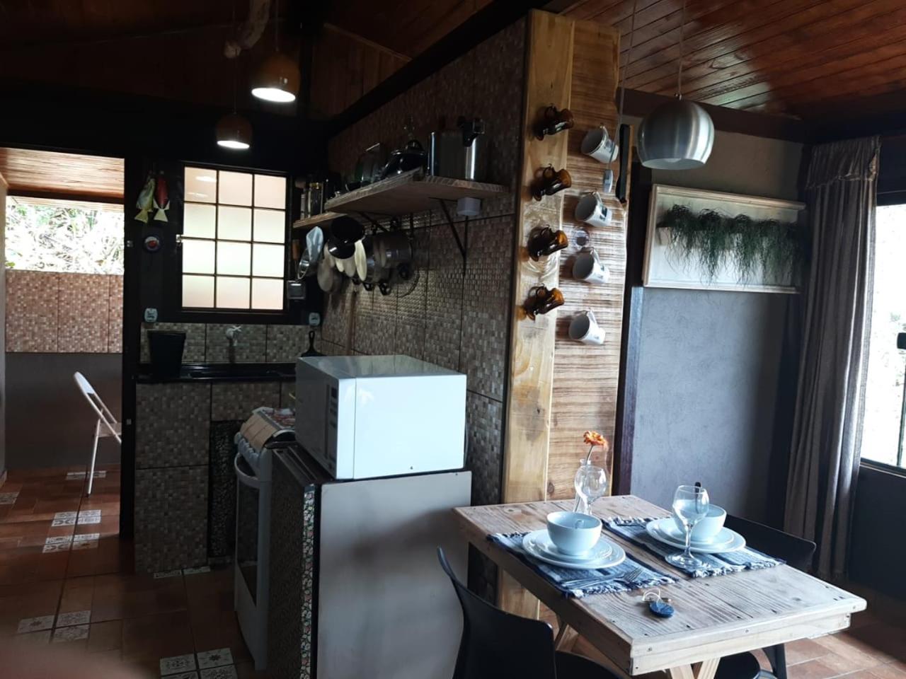 Chalé Pakere Montebello Lumiar - lareira, wi-fi, sauna, piscina - vista incrível - locação do chalé sem prestação de serviços