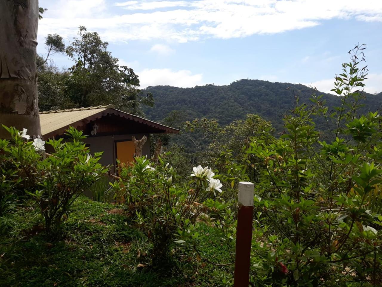 Chalé Pakere Montebello Lumiar - lareira, wi-fi, sauna, piscina - vista incrível - locação do chalé sem prestação de serviços