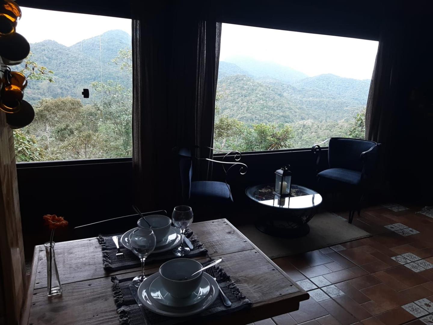 Chalé Pakere Montebello Lumiar - lareira, wi-fi, sauna, piscina - vista incrível - locação do chalé sem prestação de serviços