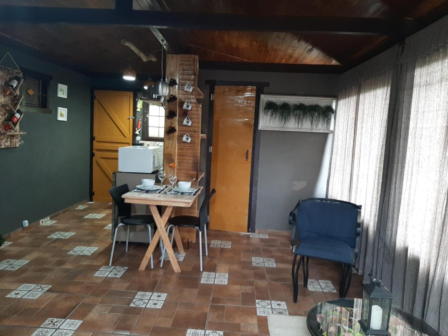 Chalé Pakere Montebello Lumiar - lareira, wi-fi, sauna, piscina - vista incrível - locação do chalé sem prestação de serviços