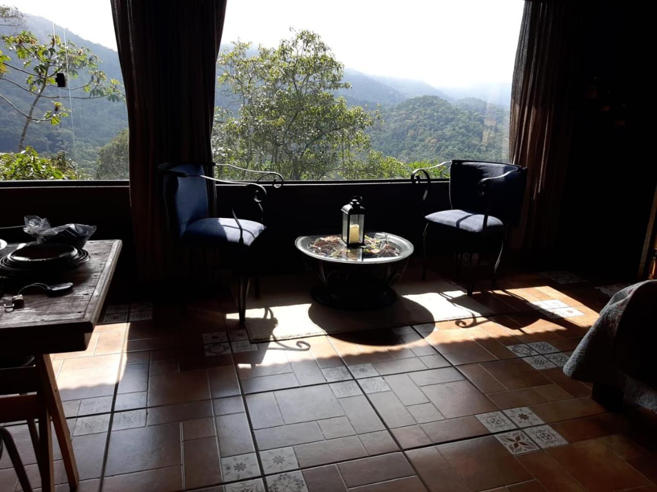 Chalé Pakere Montebello Lumiar - lareira, wi-fi, sauna, piscina - vista incrível - locação do chalé sem prestação de serviços