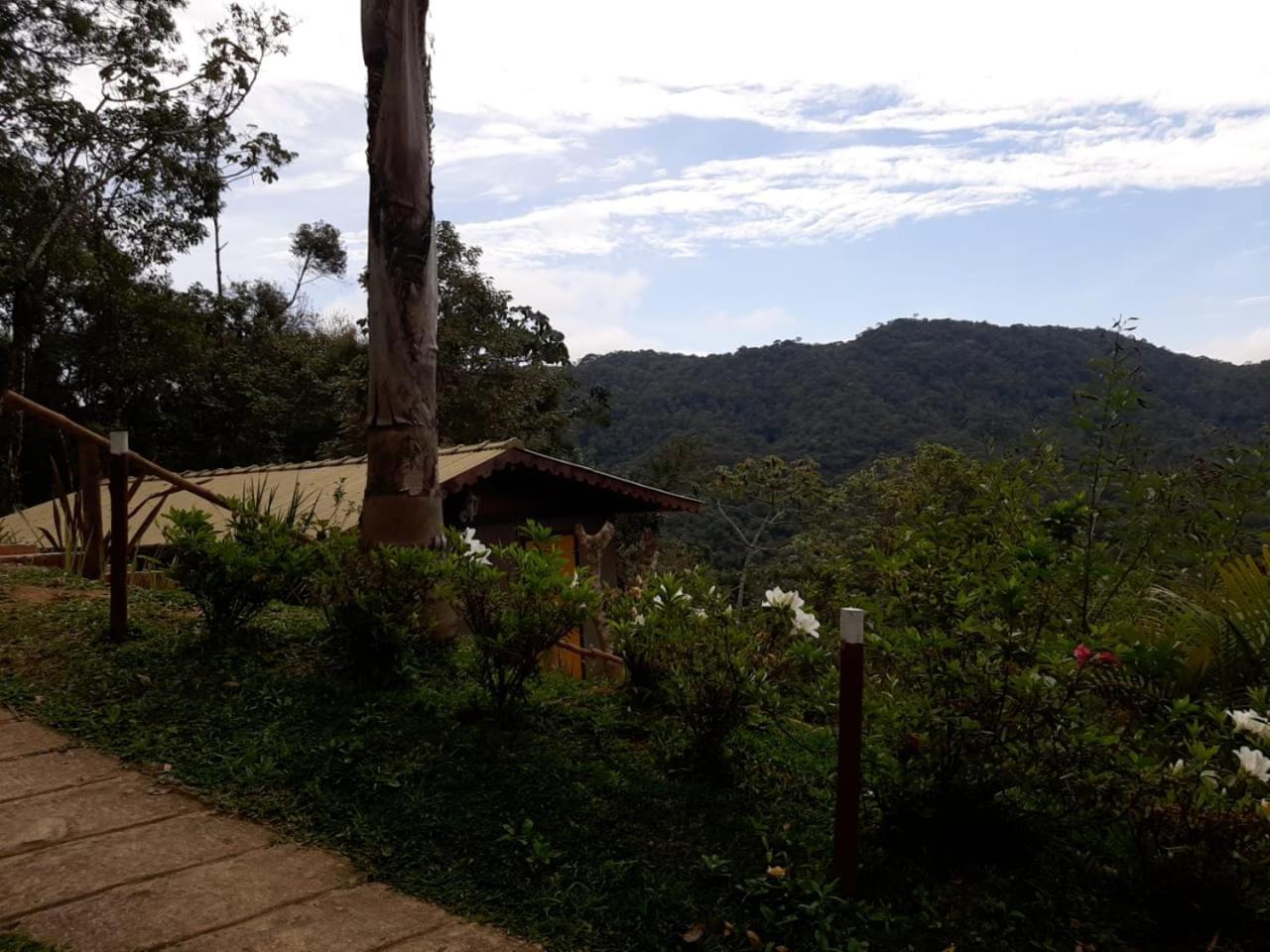 Chalé Pakere Montebello Lumiar - lareira, wi-fi, sauna, piscina - vista incrível - locação do chalé sem prestação de serviços