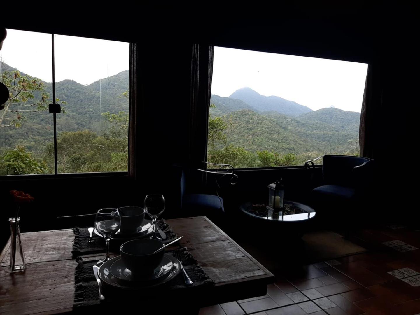 Chalé Pakere Montebello Lumiar - lareira, wi-fi, sauna, piscina - vista incrível - locação do chalé sem prestação de serviços