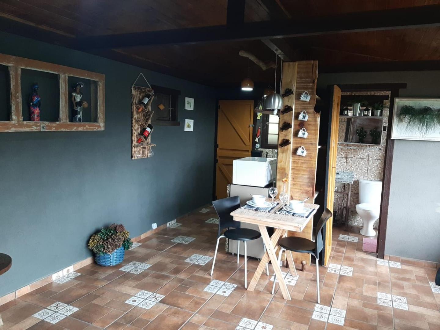 Chalé Pakere Montebello Lumiar - lareira, wi-fi, sauna, piscina - vista incrível - locação do chalé sem prestação de serviços