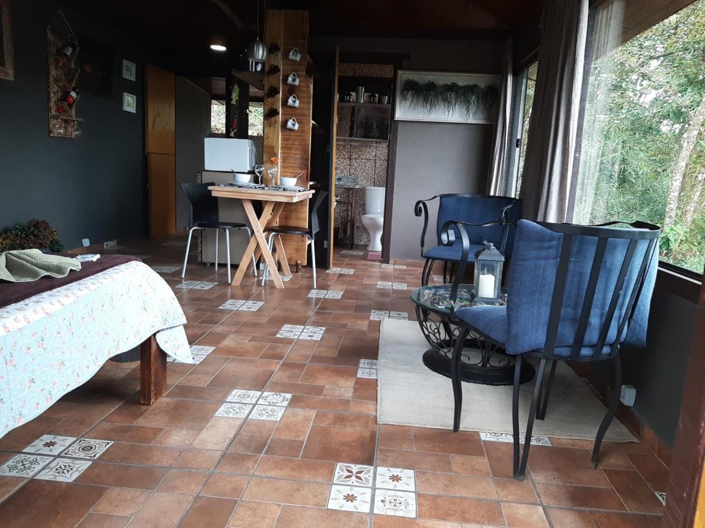 Chalé Pakere Montebello Lumiar - lareira, wi-fi, sauna, piscina - vista incrível - locação do chalé sem prestação de serviços
