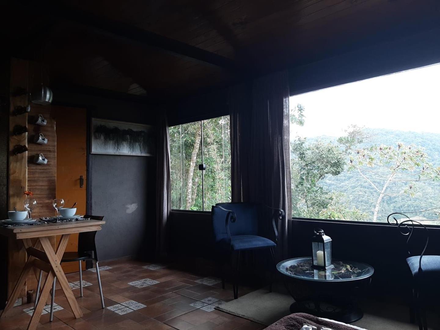 Chalé Pakere Montebello Lumiar - lareira, wi-fi, sauna, piscina - vista incrível - locação do chalé sem prestação de serviços