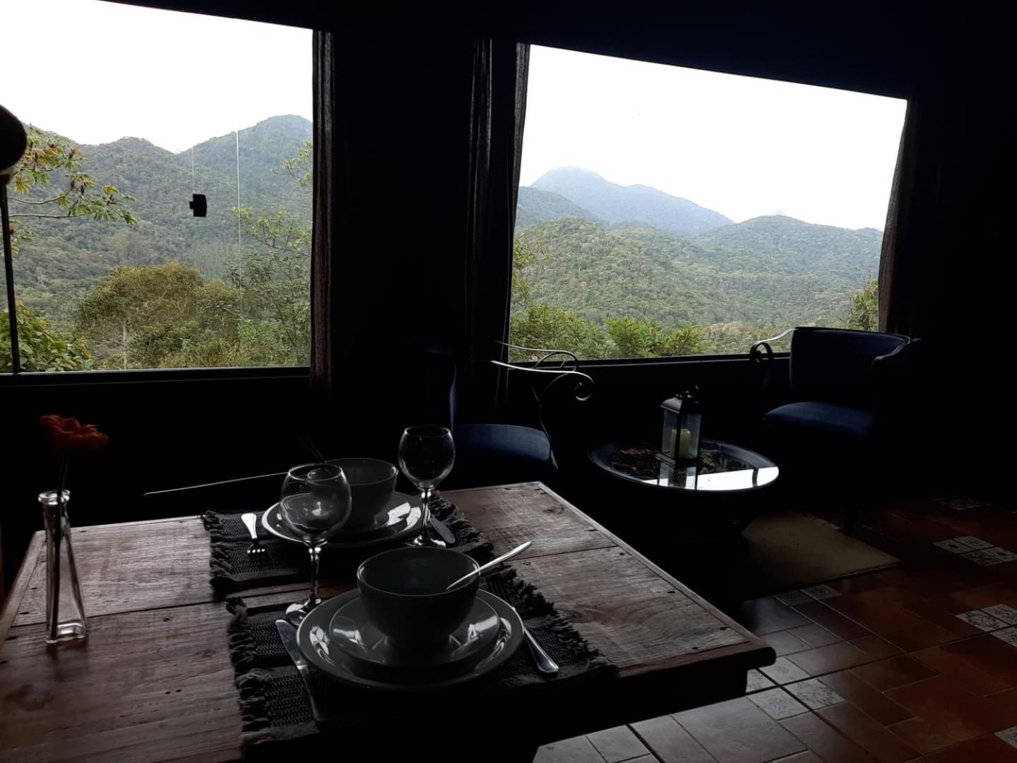 Chalé Pakere Montebello Lumiar - lareira, wi-fi, sauna, piscina - vista incrível - locação do chalé sem prestação de serviços