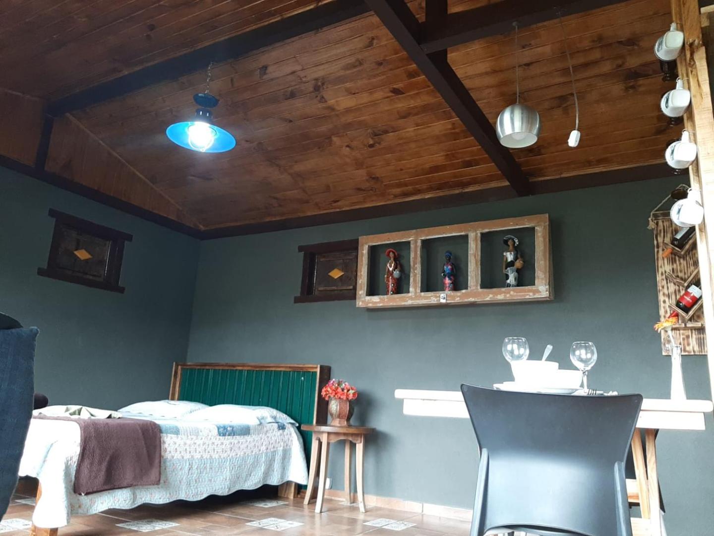 Chalé Pakere Montebello Lumiar - lareira, wi-fi, sauna, piscina - vista incrível - locação do chalé sem prestação de serviços