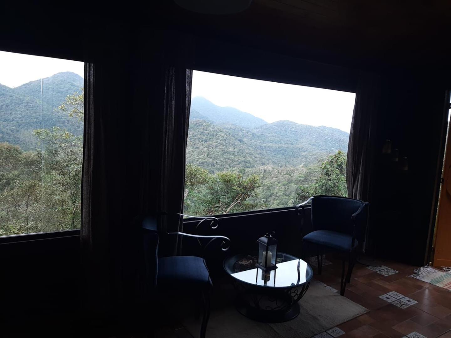 Chalé Pakere Montebello Lumiar - lareira, wi-fi, sauna, piscina - vista incrível - locação do chalé sem prestação de serviços