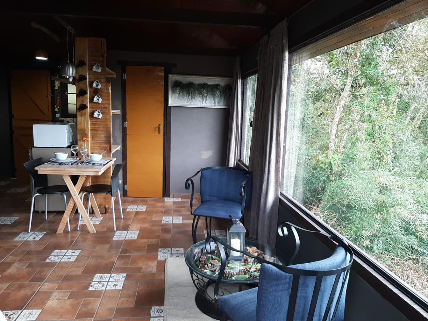 Chalé Pakere Montebello Lumiar - lareira, wi-fi, sauna, piscina - vista incrível - locação do chalé sem prestação de serviços