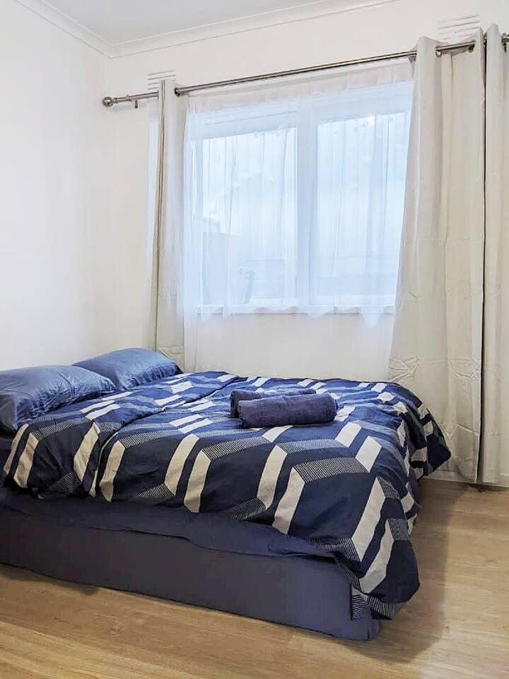 PROMO! Entire 2 Bedroom Unit Near Train Station! Free Parking & Wifi!