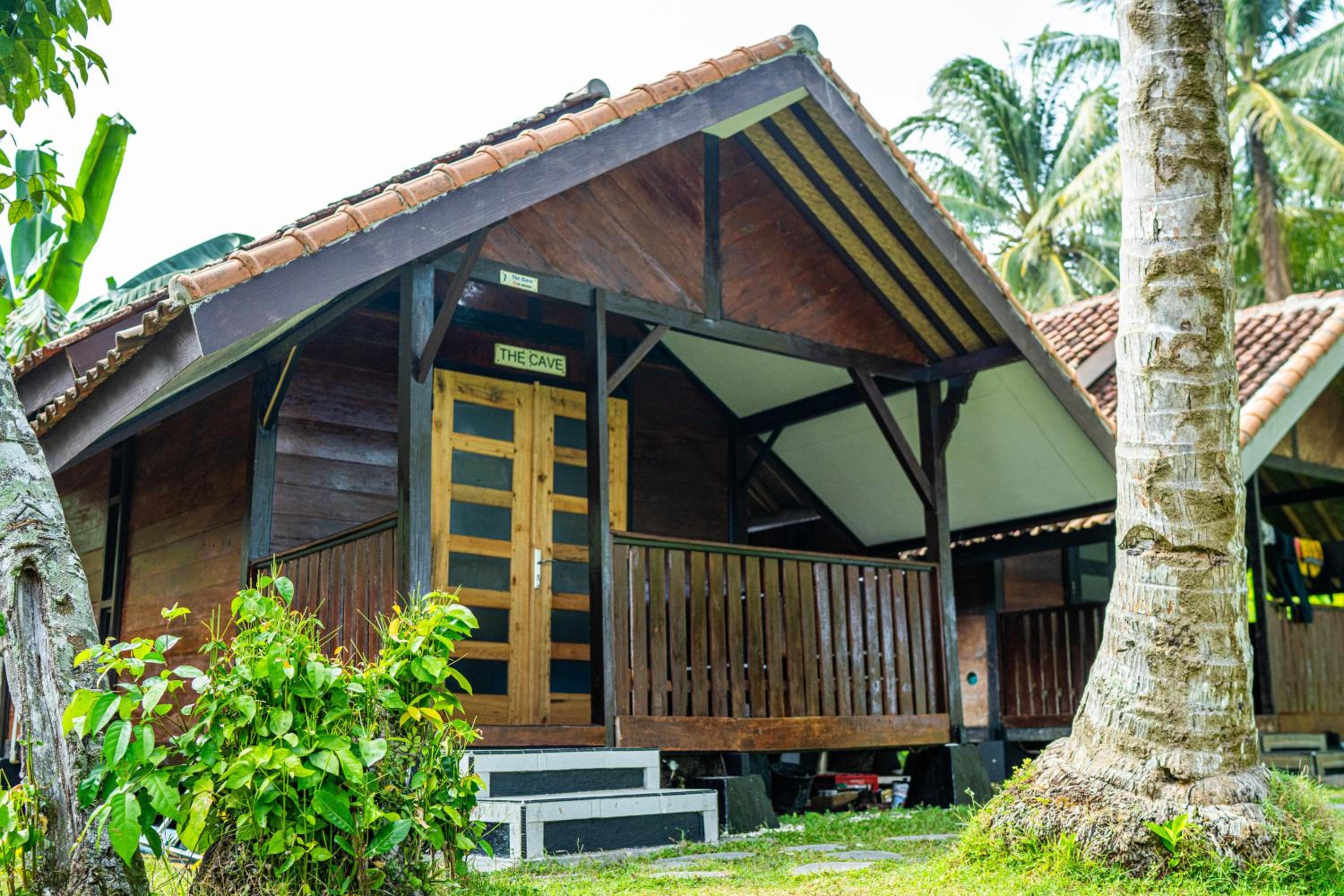 Hotel Sumatra Surf Resort - Image 1