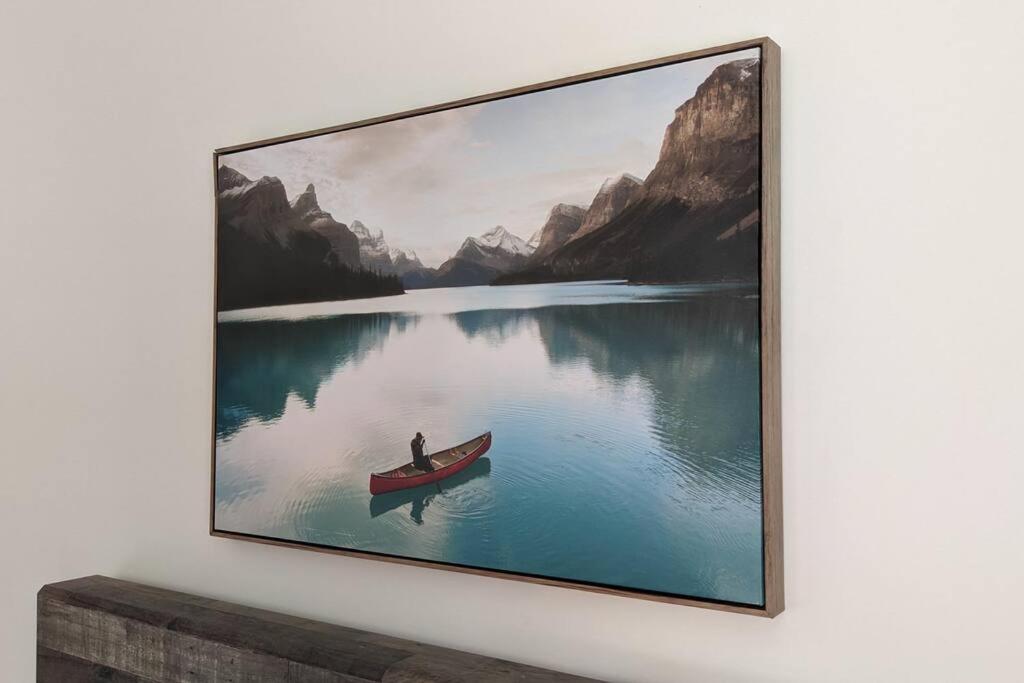 Chalet L'Écureuil (waterfront, modern, spa, BBQ)