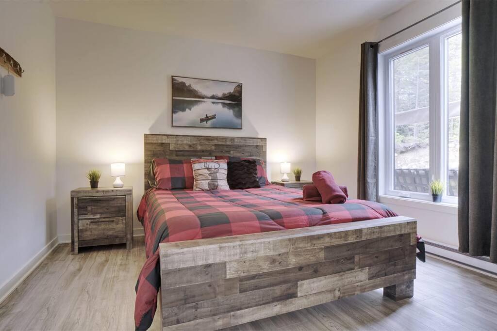 Chalet L'Écureuil (waterfront, modern, spa, BBQ)