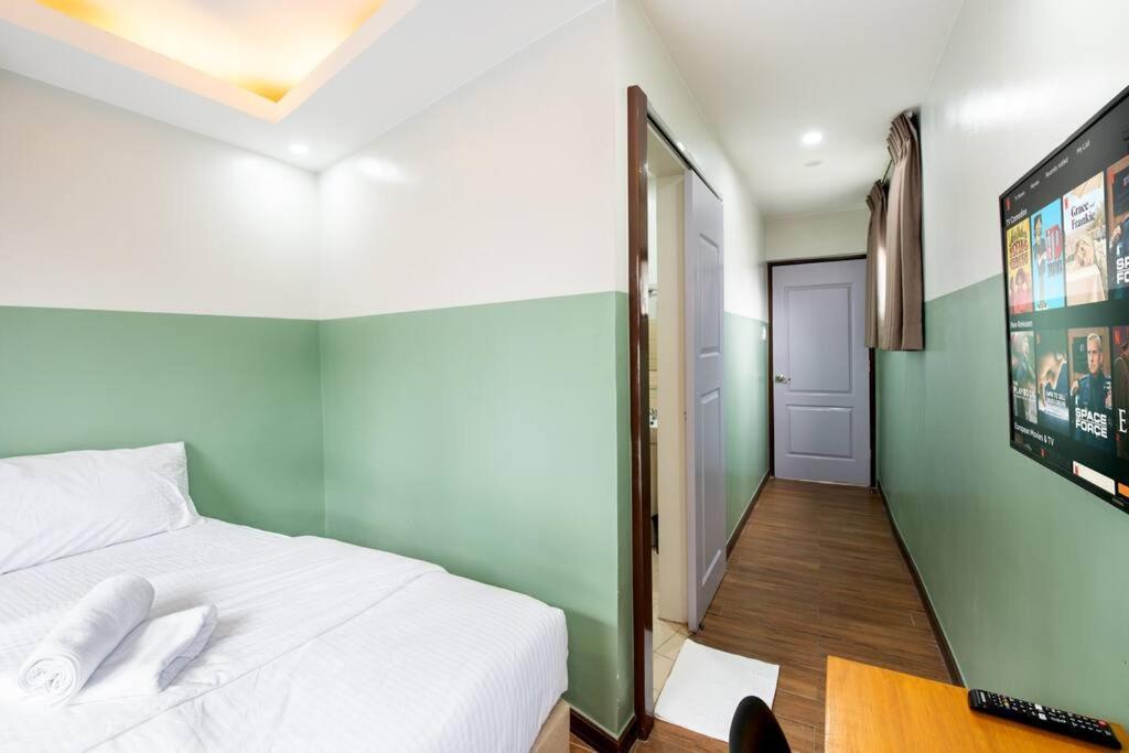 St. Marvin Studio Makati M305 view 2