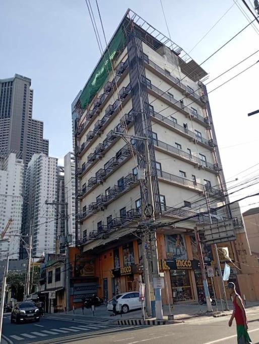 St. Marvin Studio Makati M304 view 4