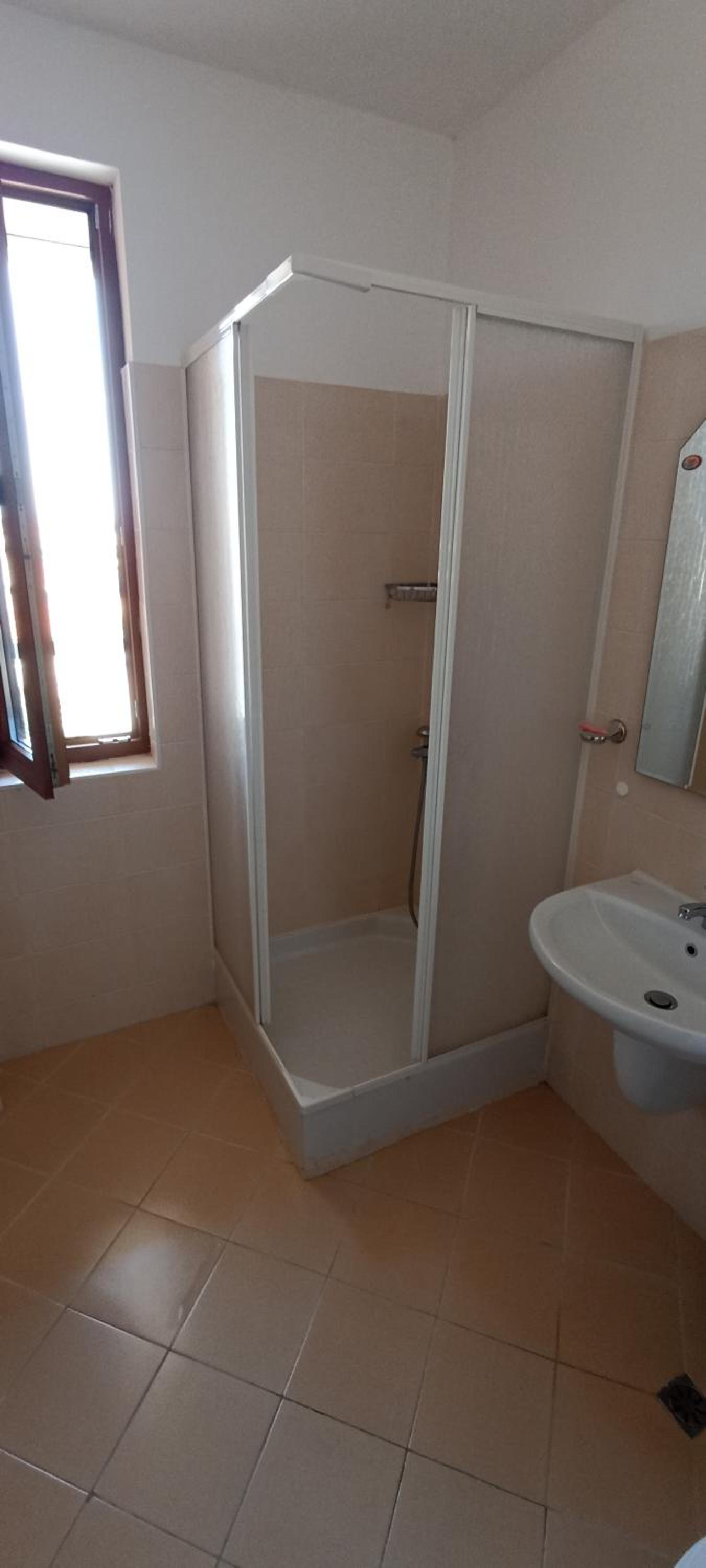 Cozy apartment with sea view and free parking