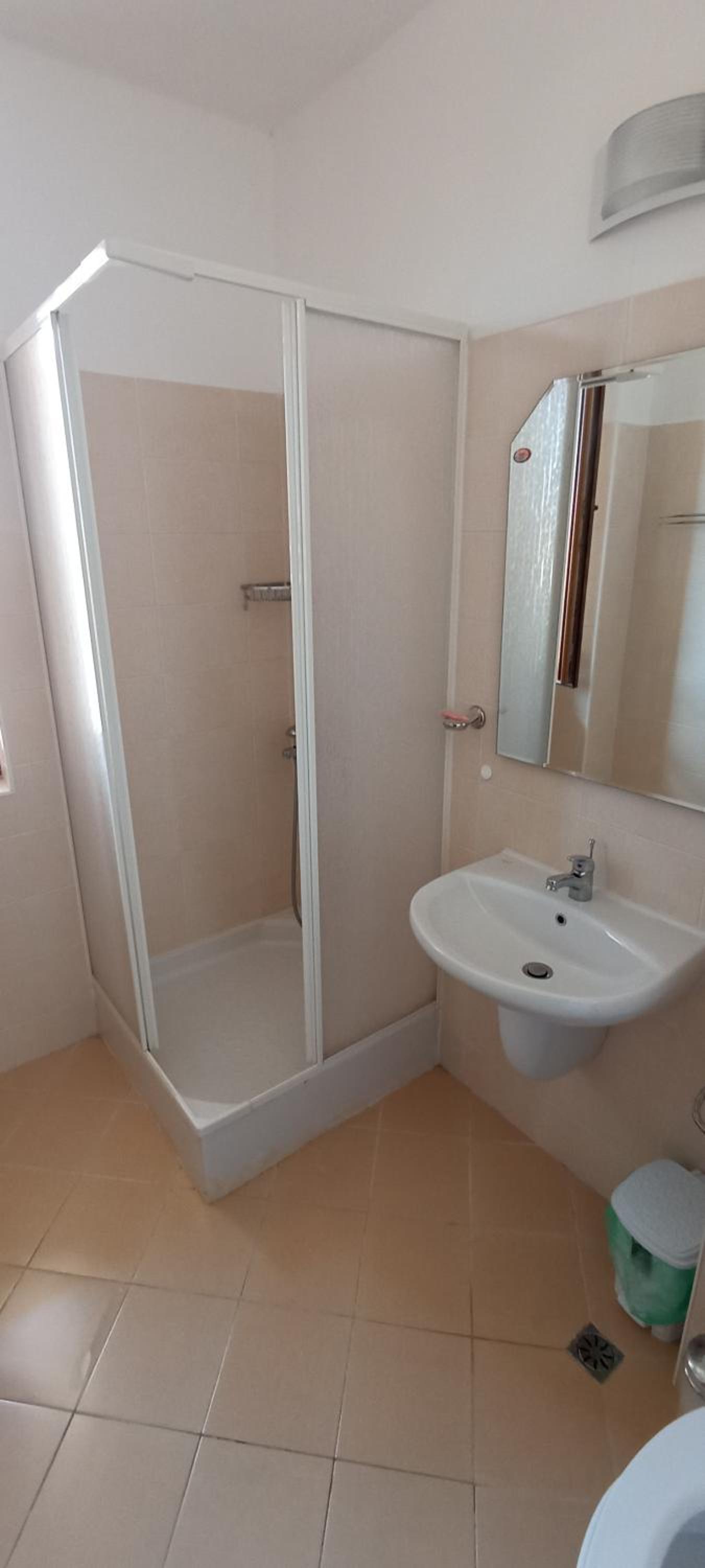 Cozy apartment with sea view and free parking
