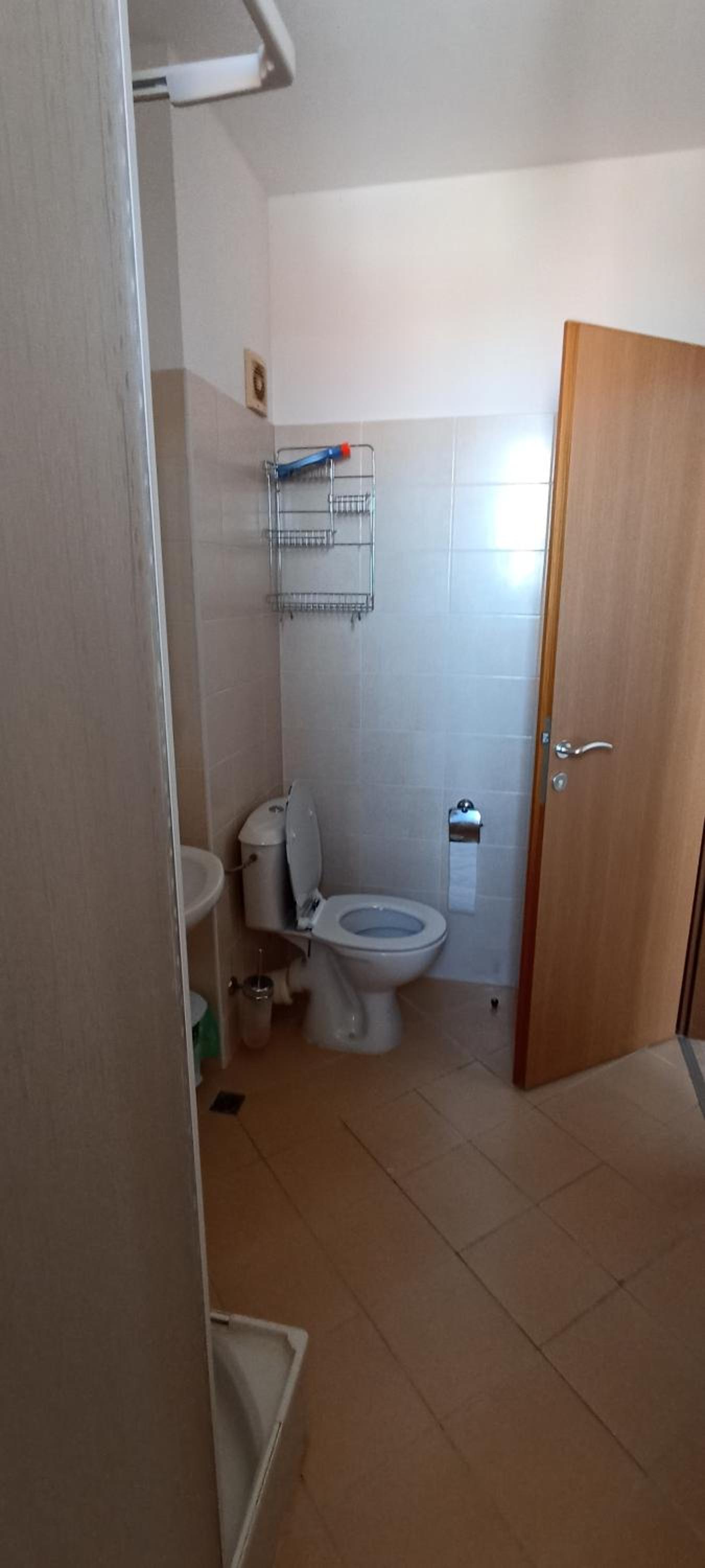 Cozy apartment with sea view and free parking