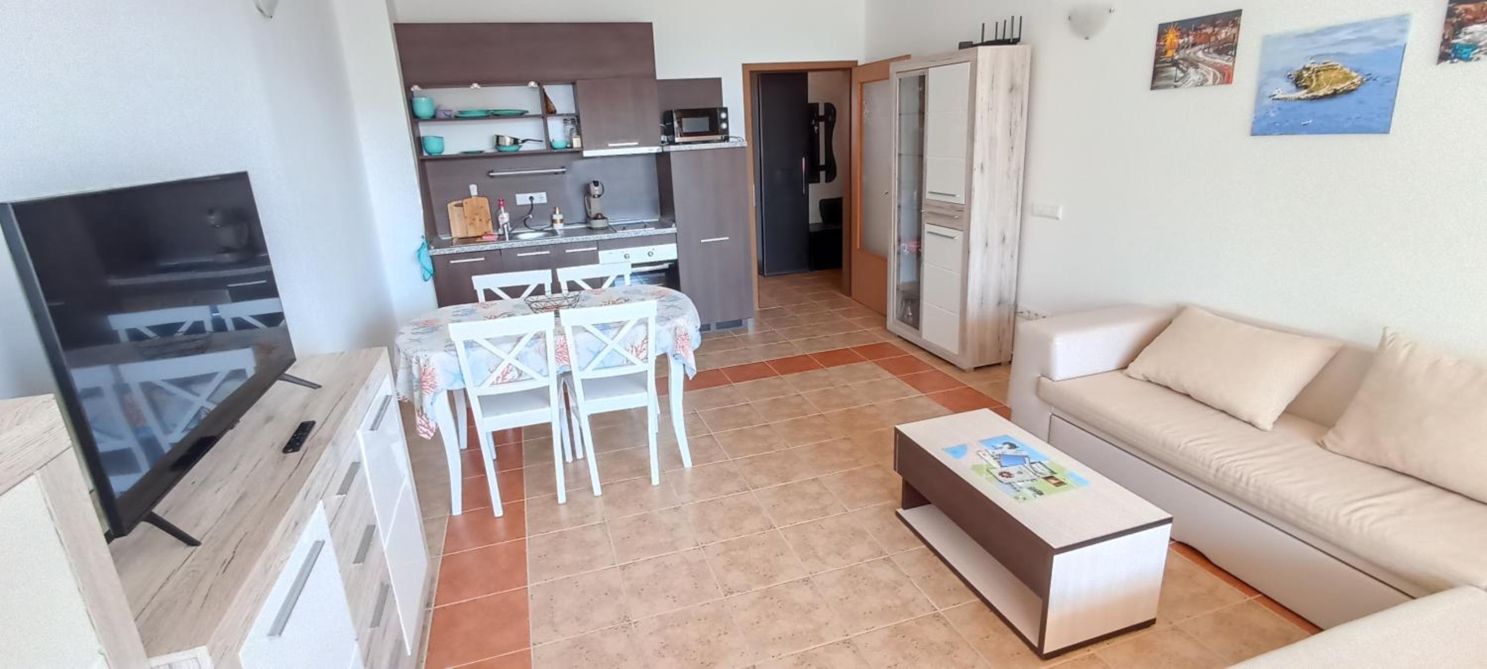 Cozy apartment with sea view and free parking