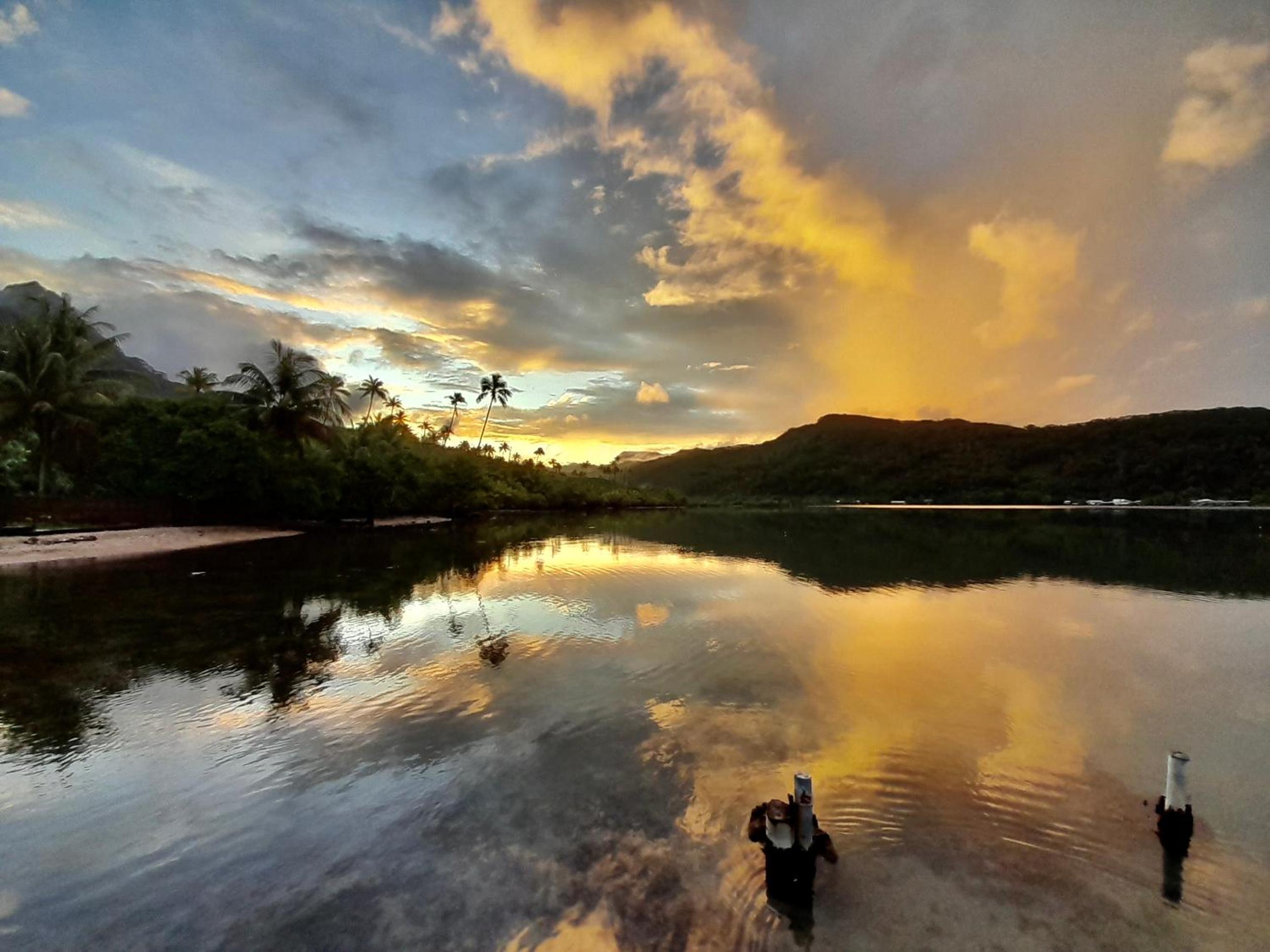 RAIATEA, OPOA, Fare Rêvé, Bord de mer view 3