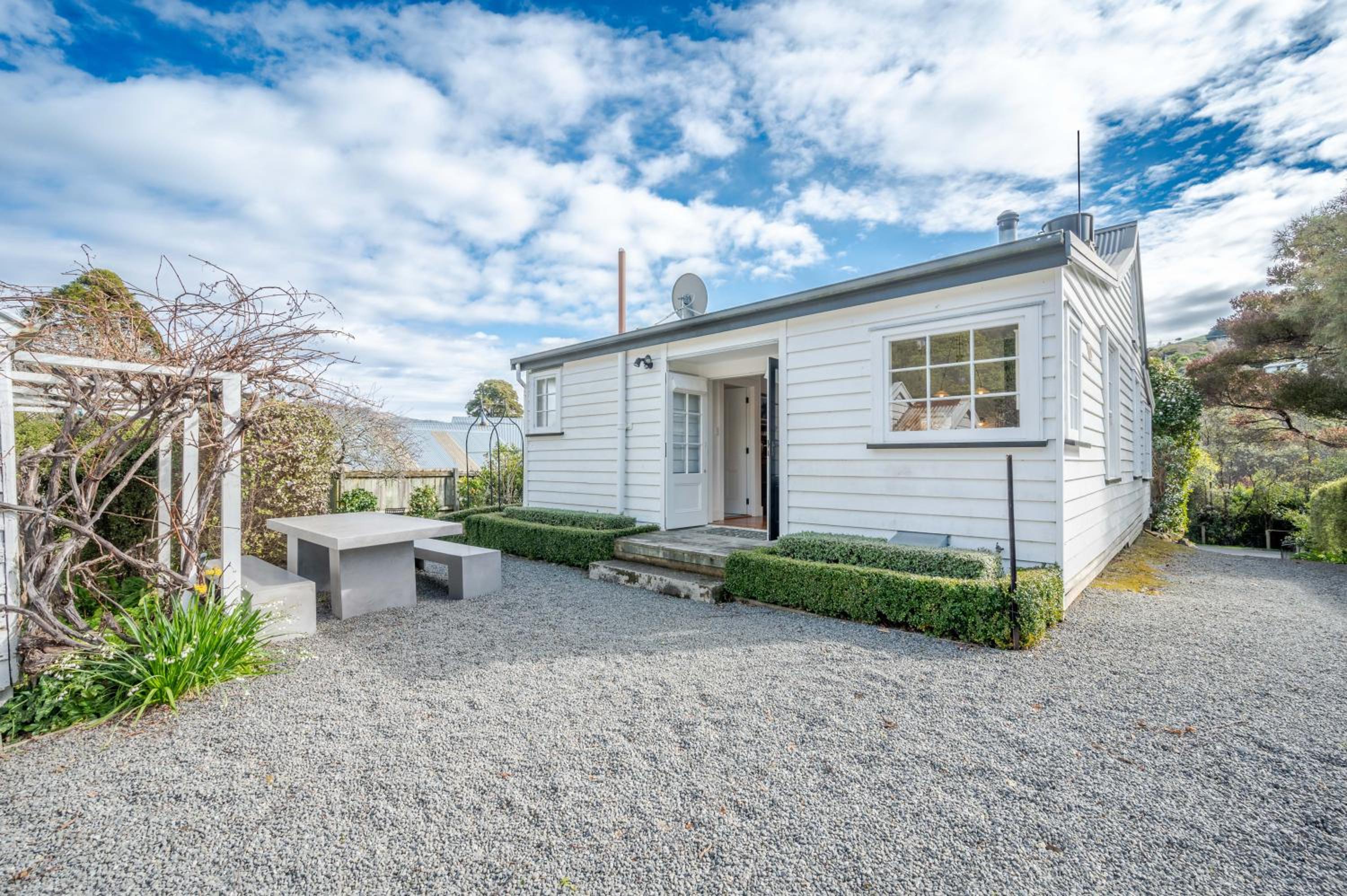 Libeau Cottage - Akaroa Holiday Home view 3