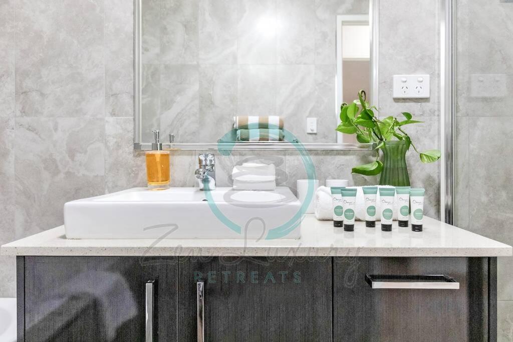 Zenhouse: 4BR Stylish Work/Family Home in Muirhead
