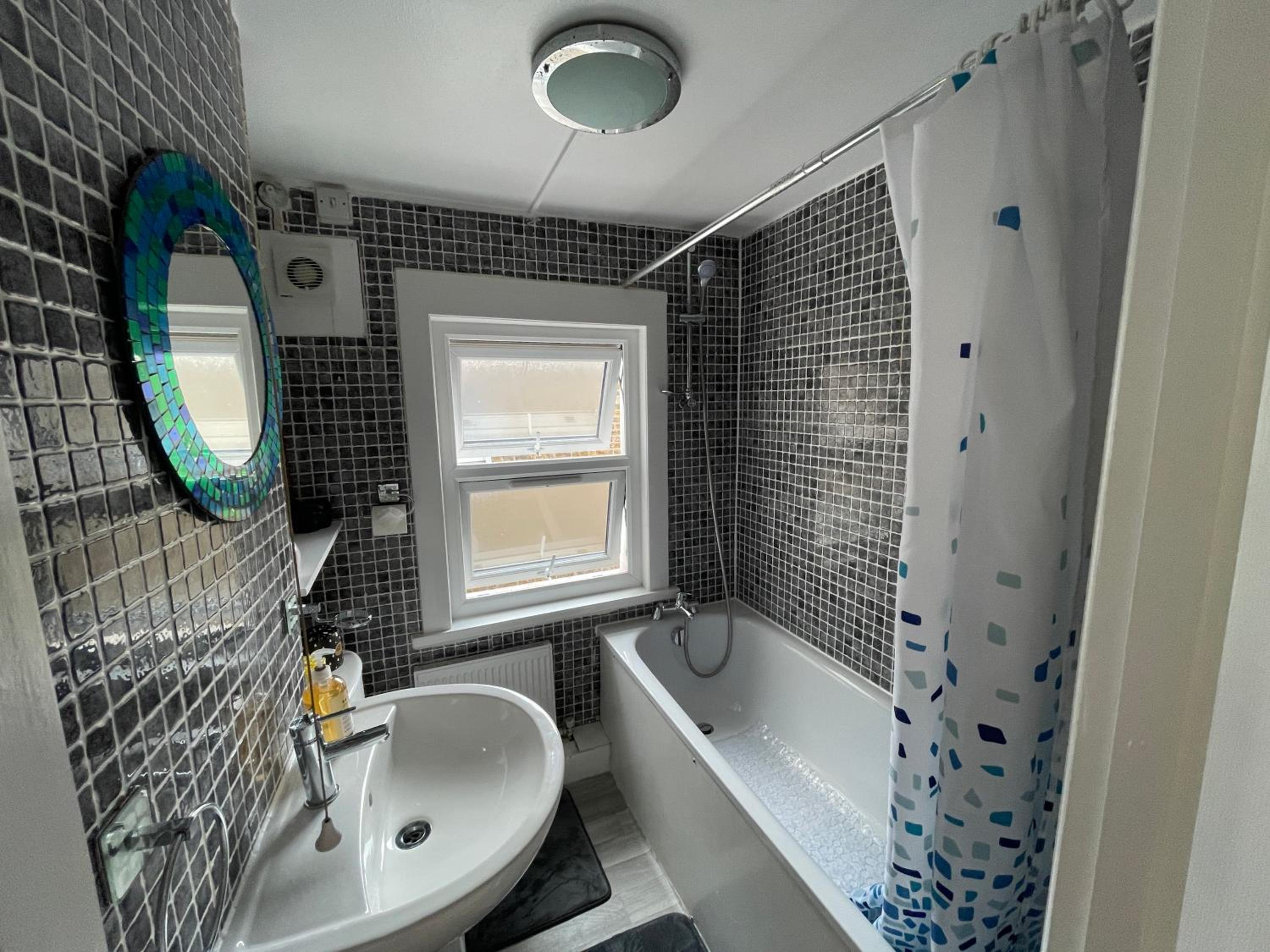 Large, Bright and Spacious 3 Bed Flat in London