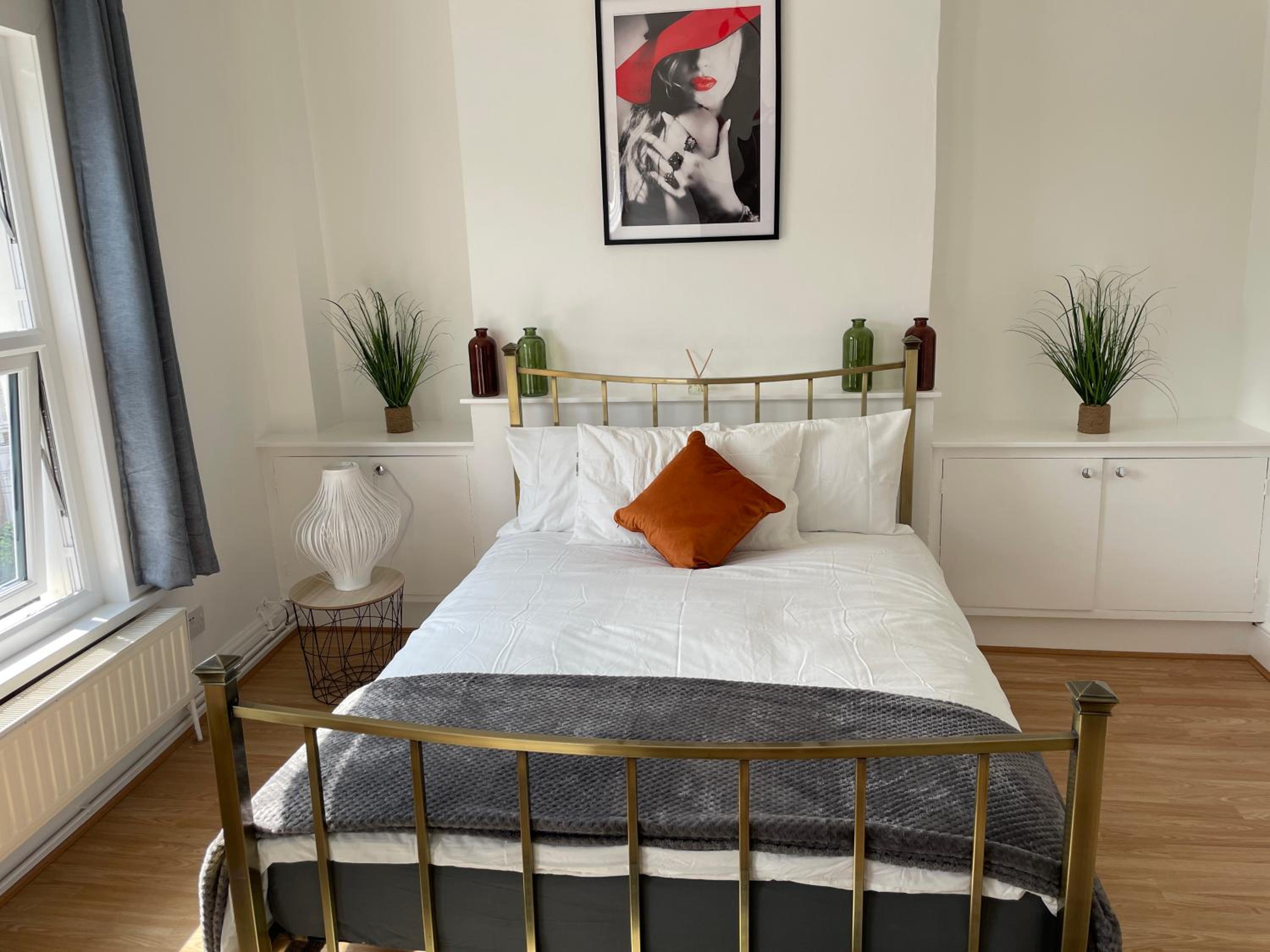 Large, Bright and Spacious 3 Bed Flat in London