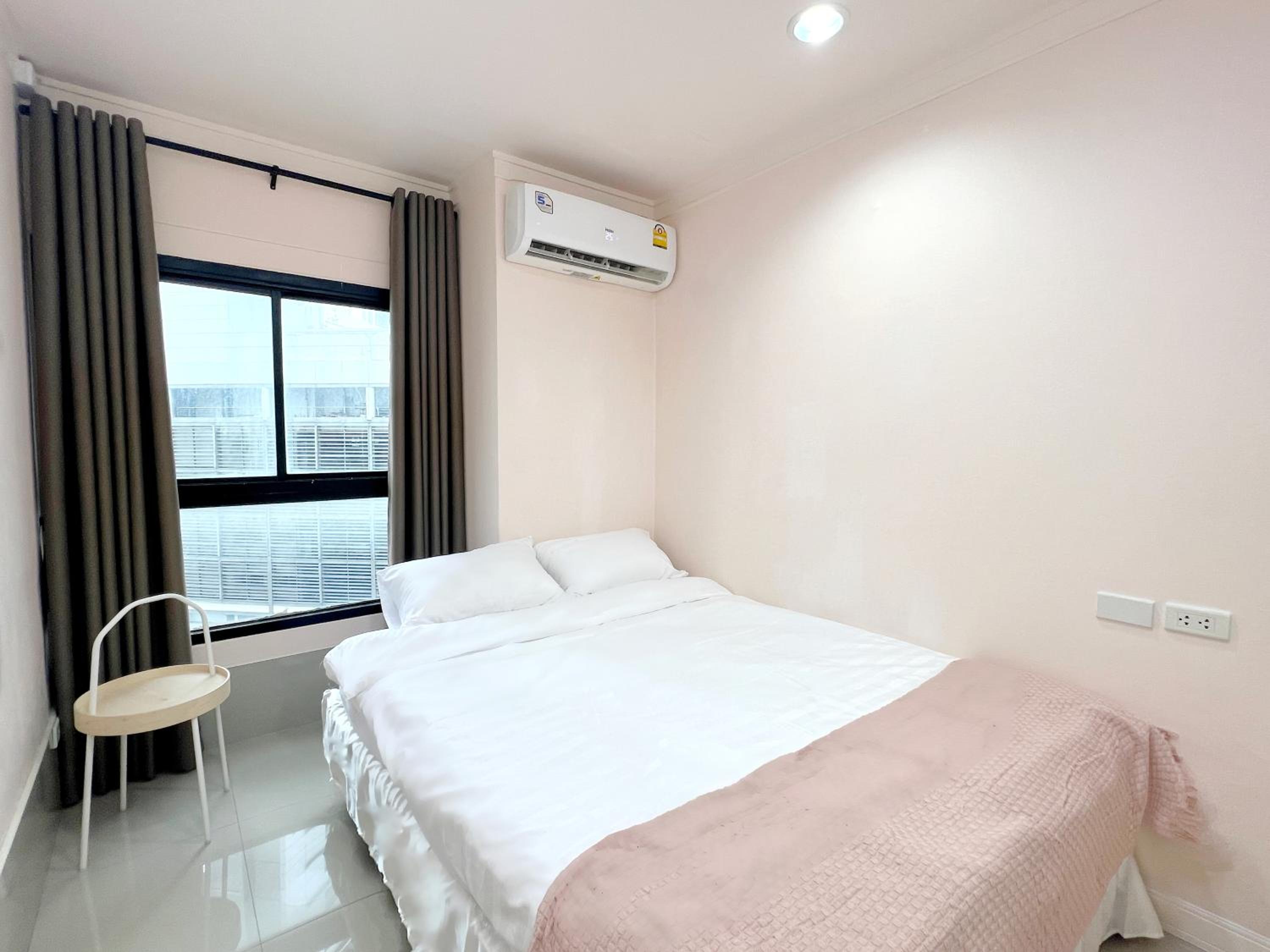 Center Bangkok Suite next to Platinum mall